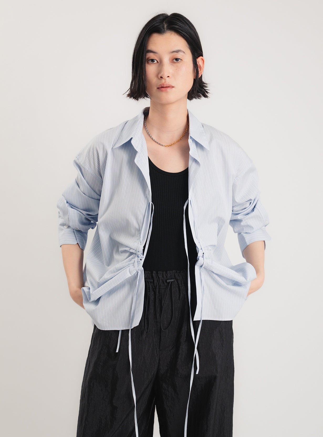 フロントタックシャツ