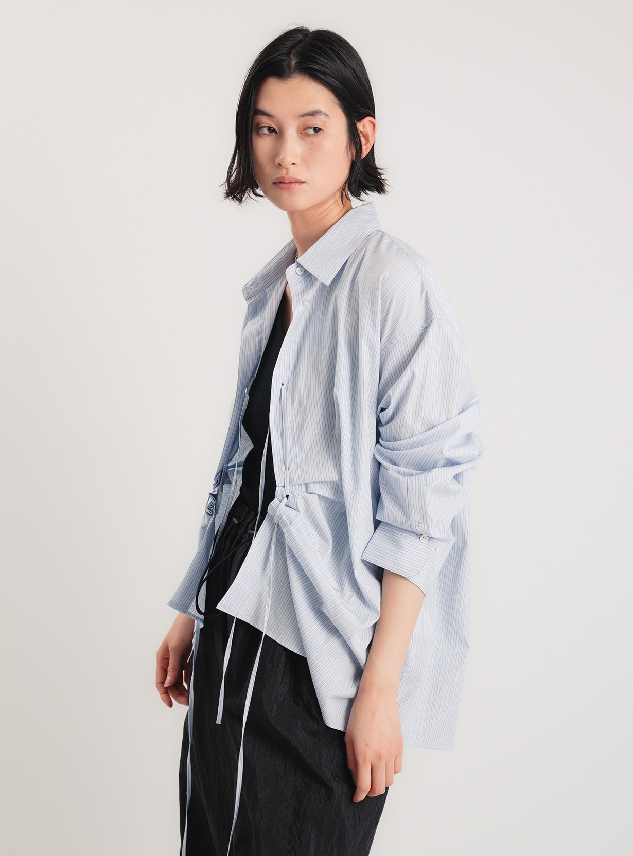 フロントタックシャツ