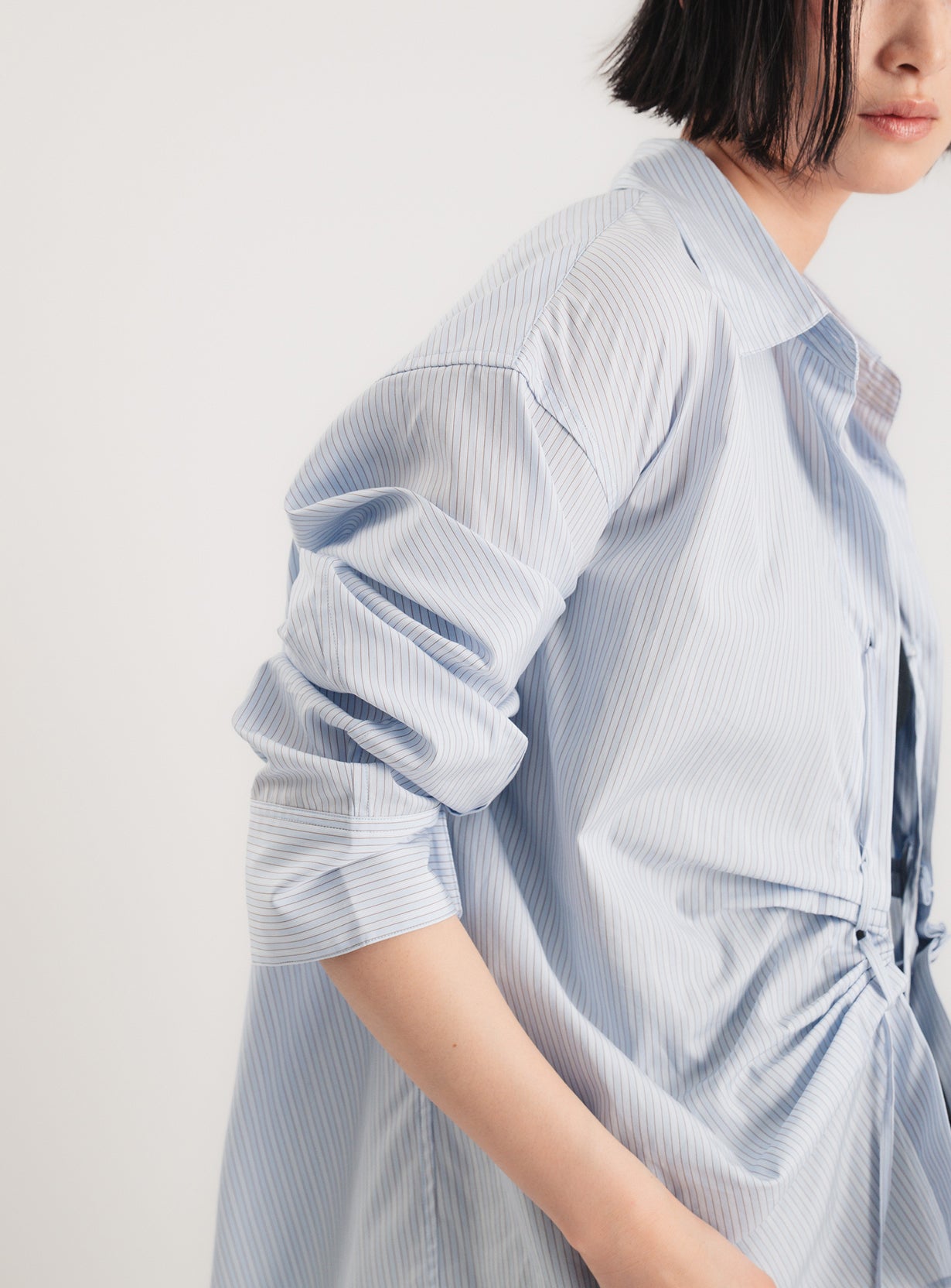 フロントタックシャツ