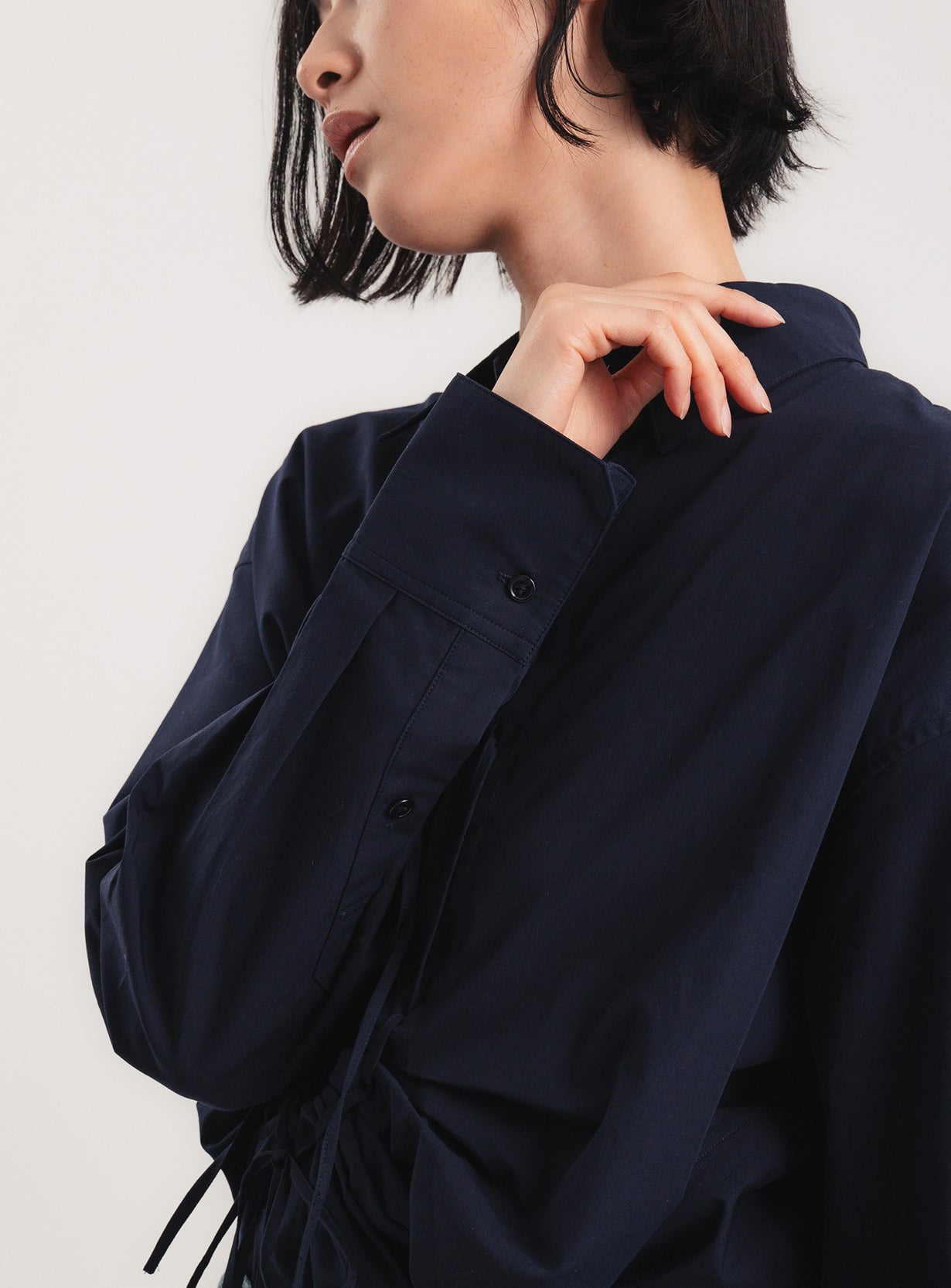 フロントタックシャツ