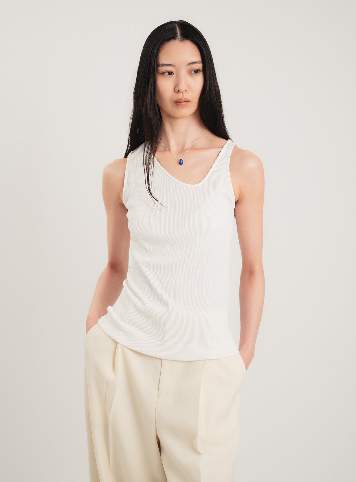 カーブネックタンク