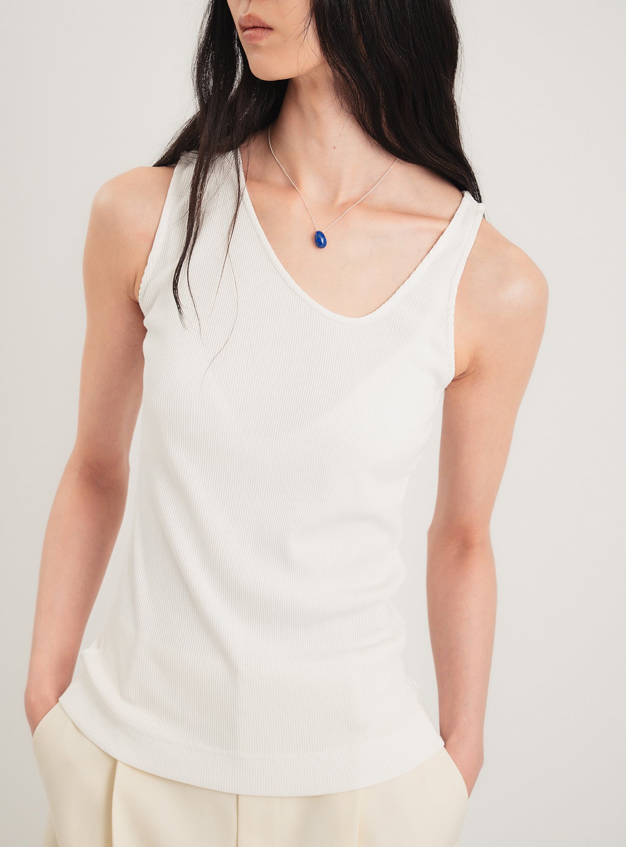 カーブネックタンク