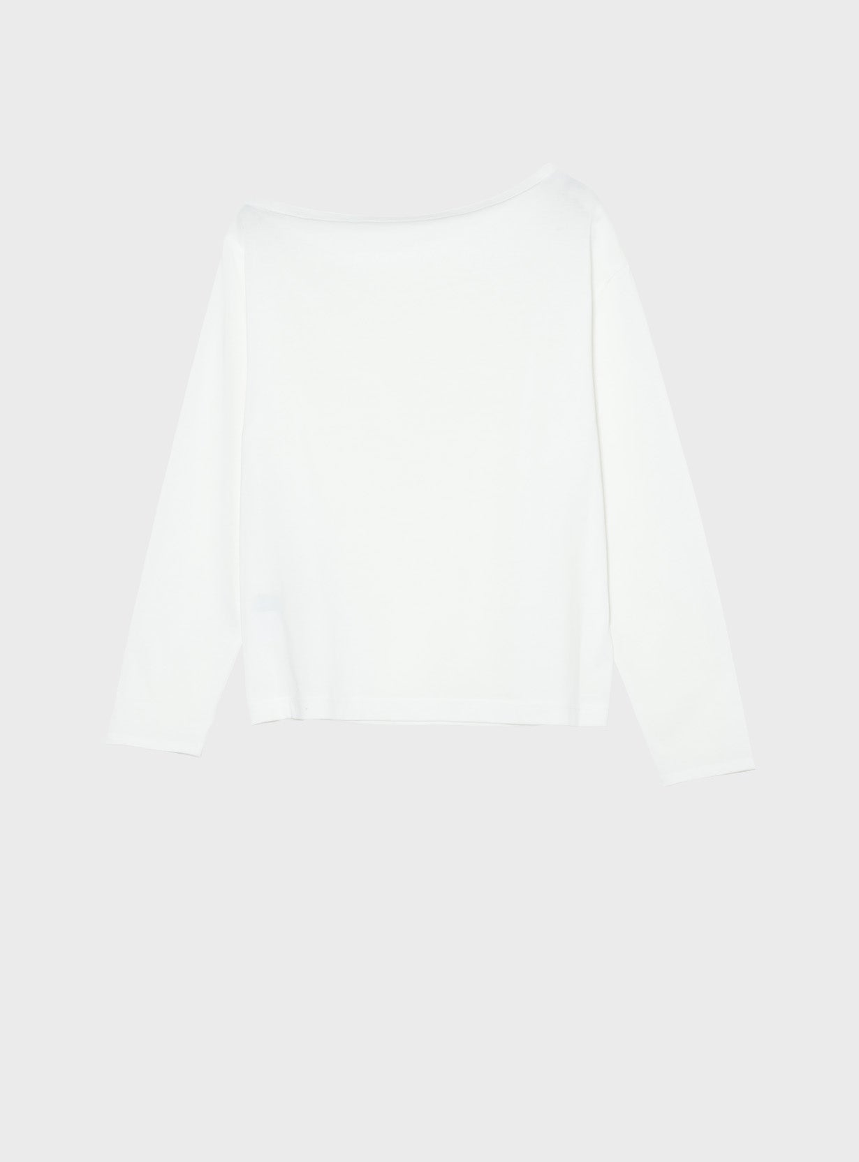 オフショルダープルオーバー