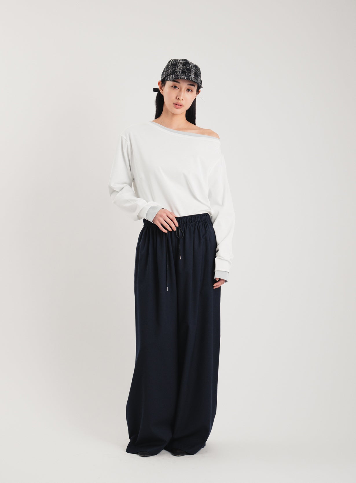 オフショルダープルオーバー