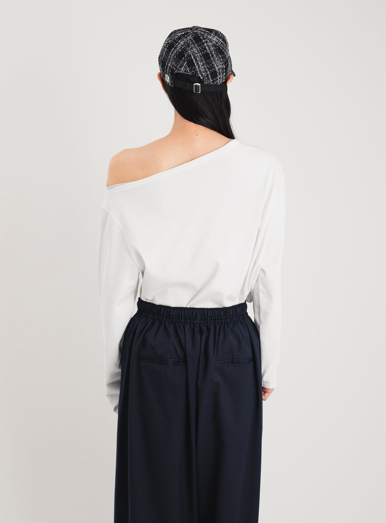 オフショルダープルオーバー