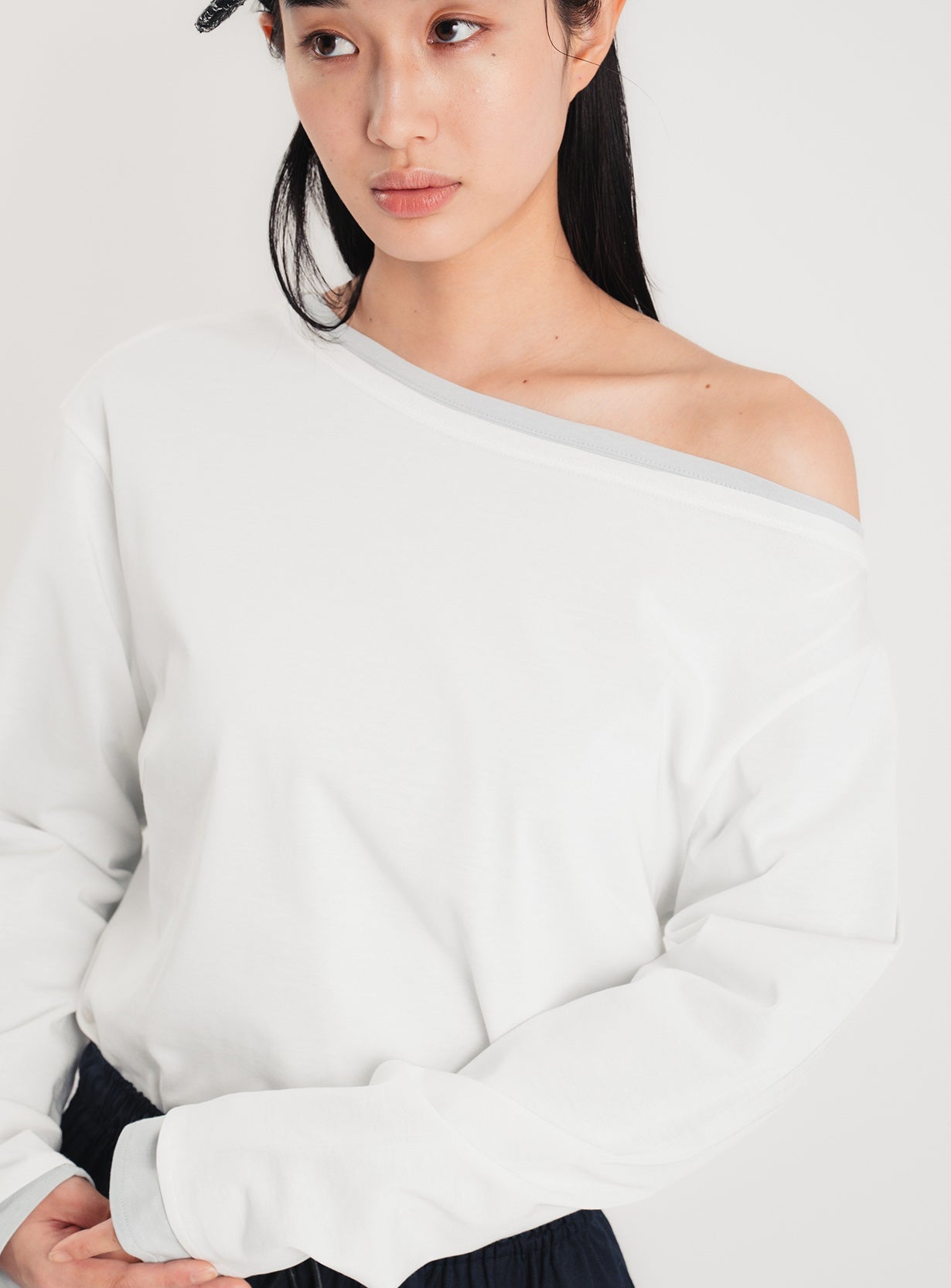 オフショルダープルオーバー