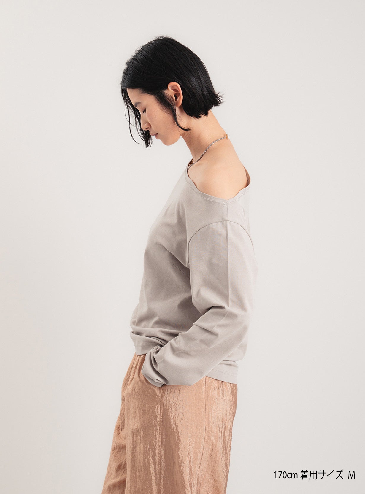 オフショルダープルオーバー