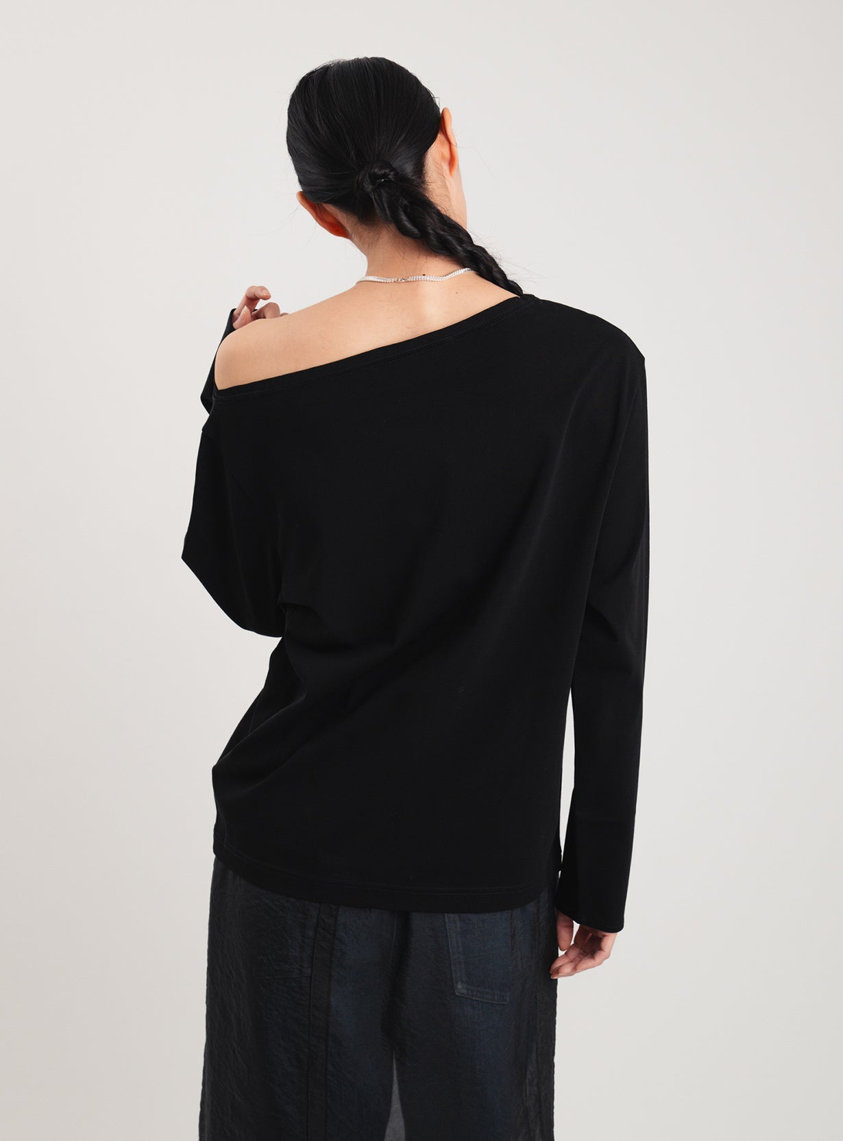 オフショルダープルオーバー