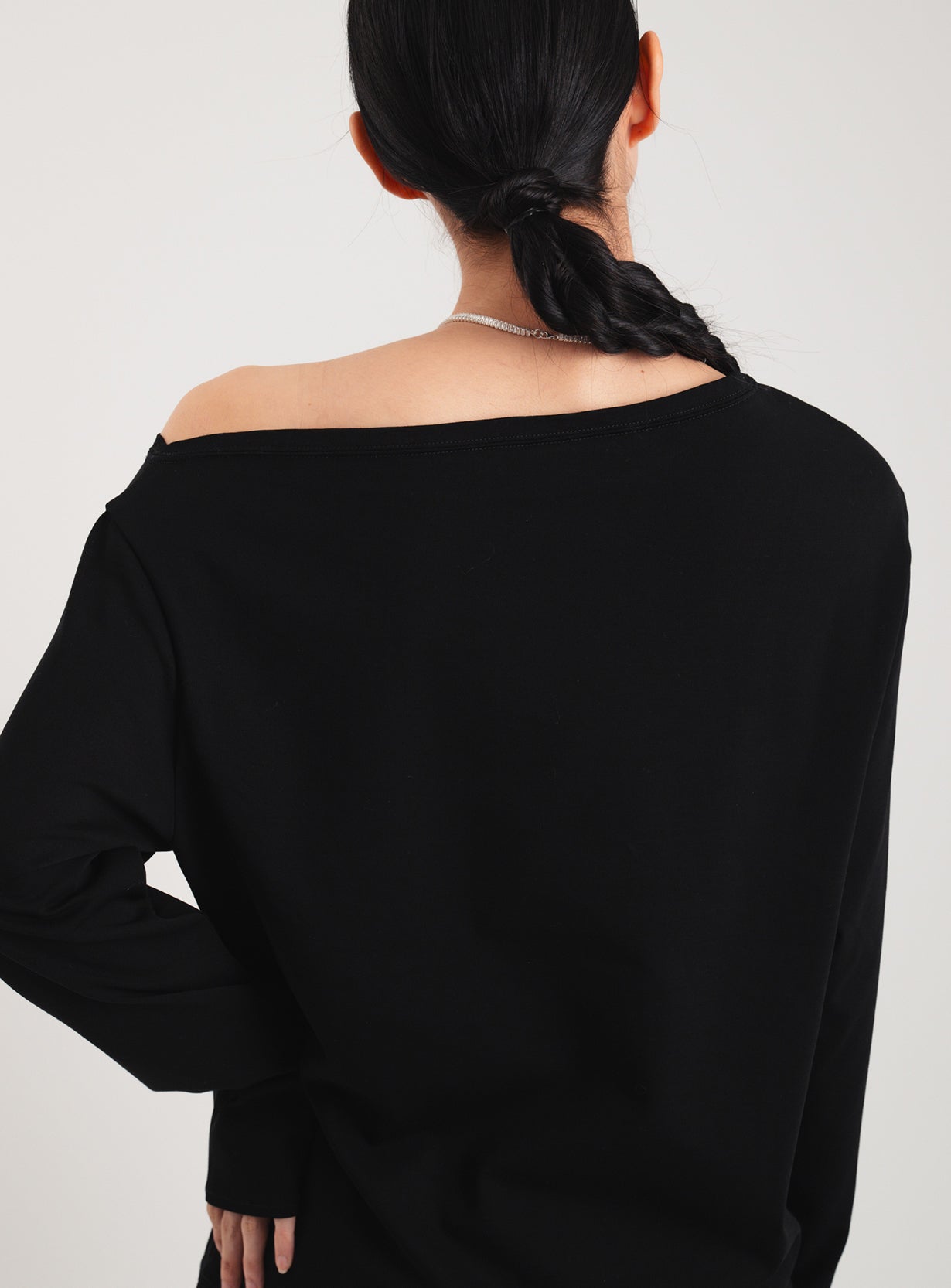 オフショルダープルオーバー