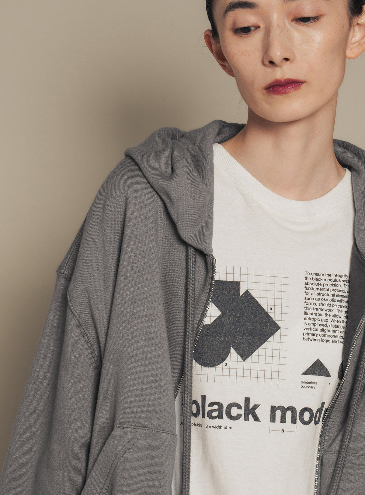 17/-ROUND SHAPE DYED L/S TEE "Black Modulus"