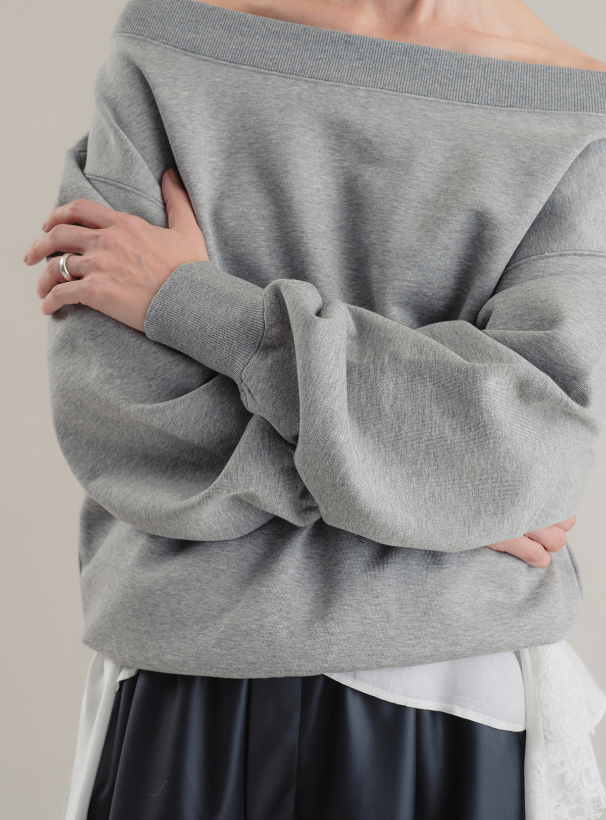 【予約商品】オフショルスウェットプルオーバー