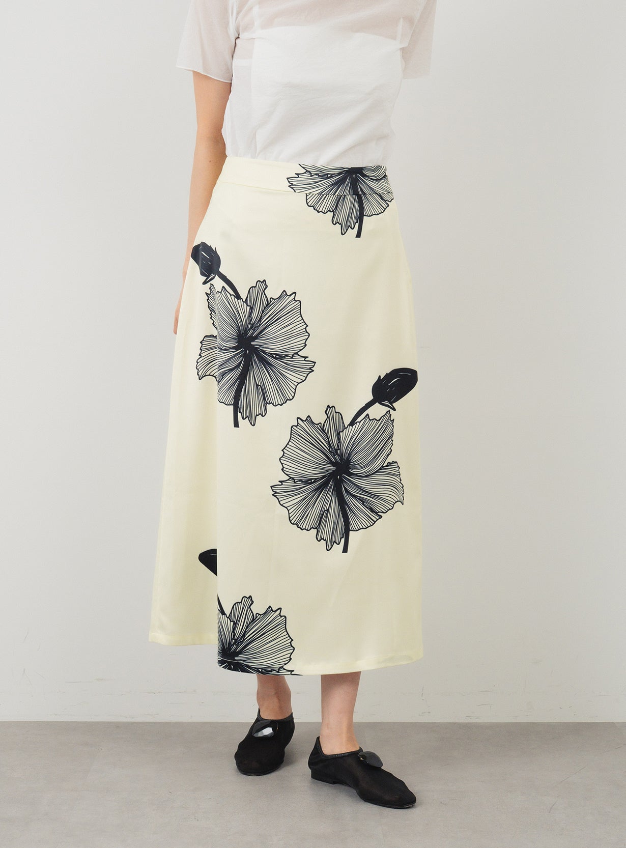 LONE SKIRT