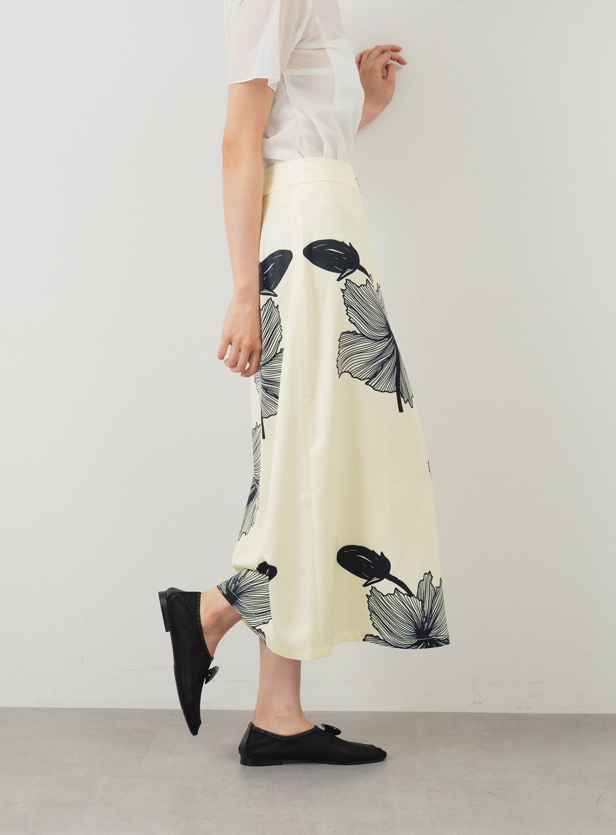 LONE SKIRT