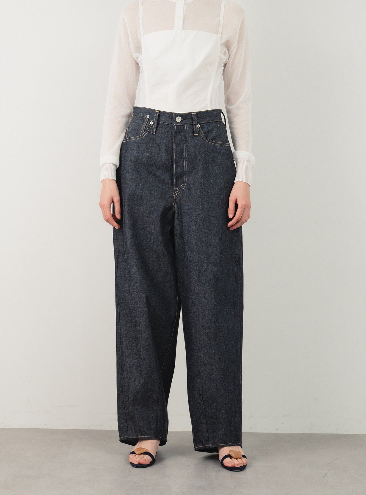 リジッドデニムパンツ