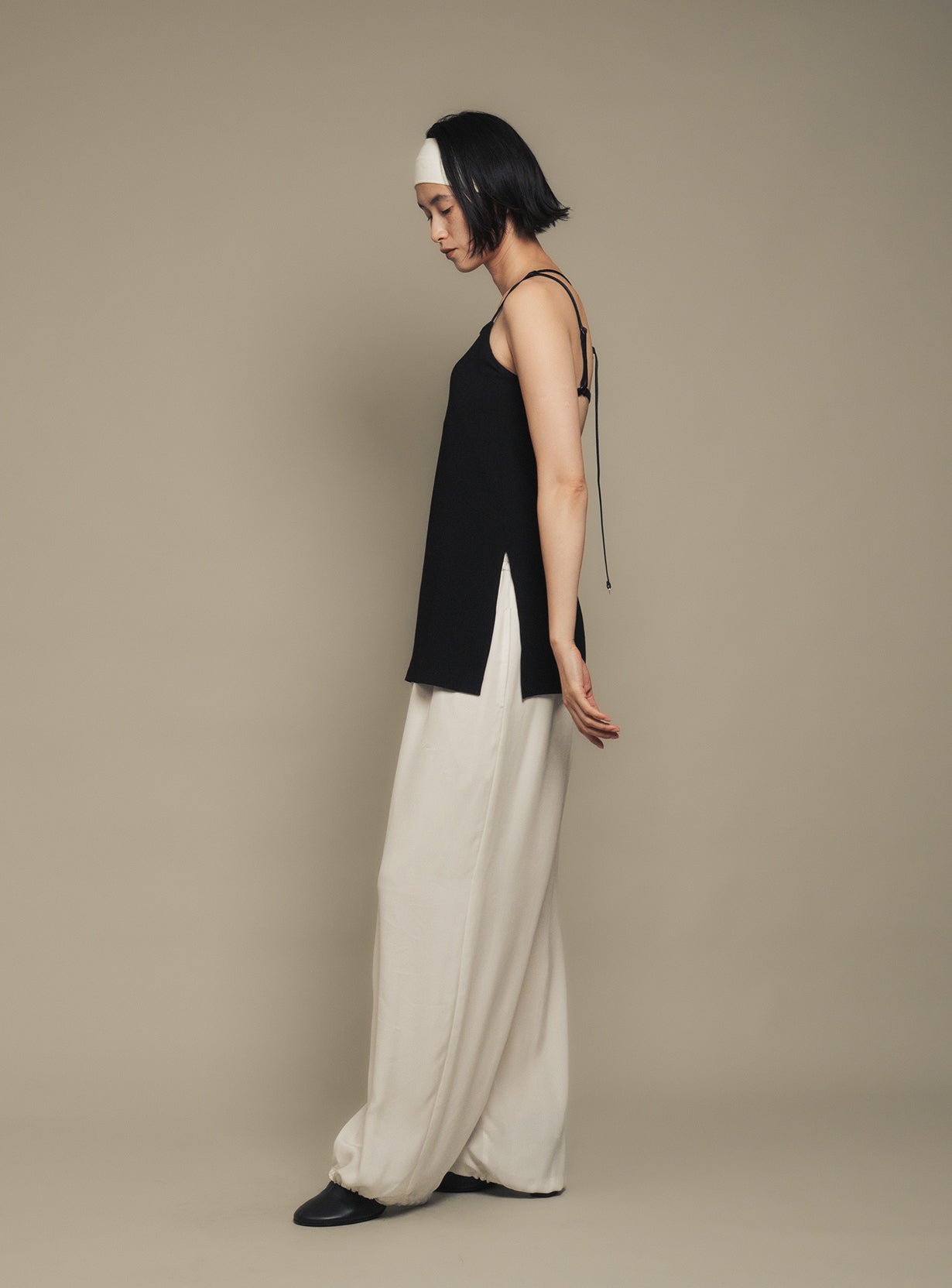 Back conscious camisole