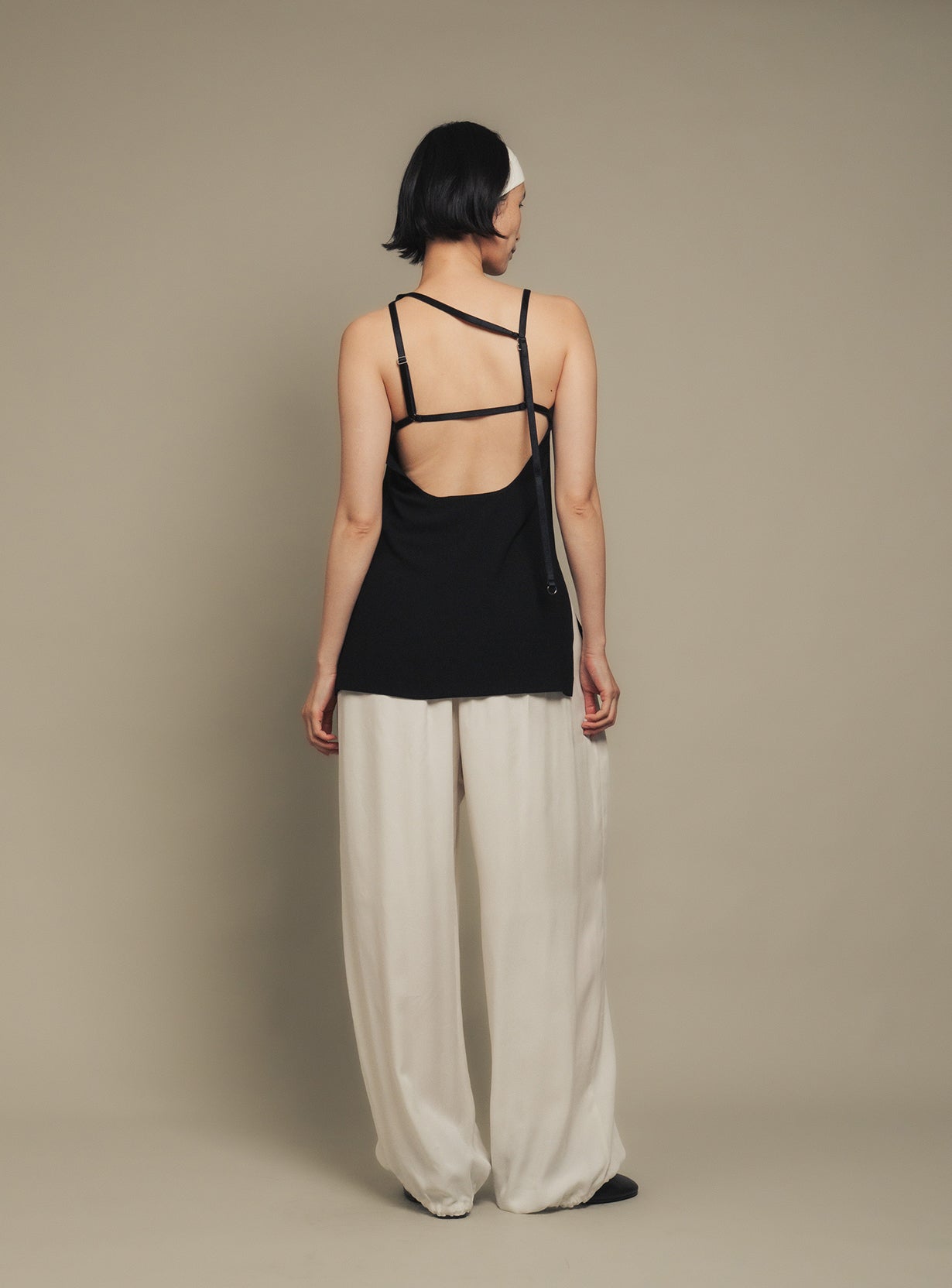 Back conscious camisole