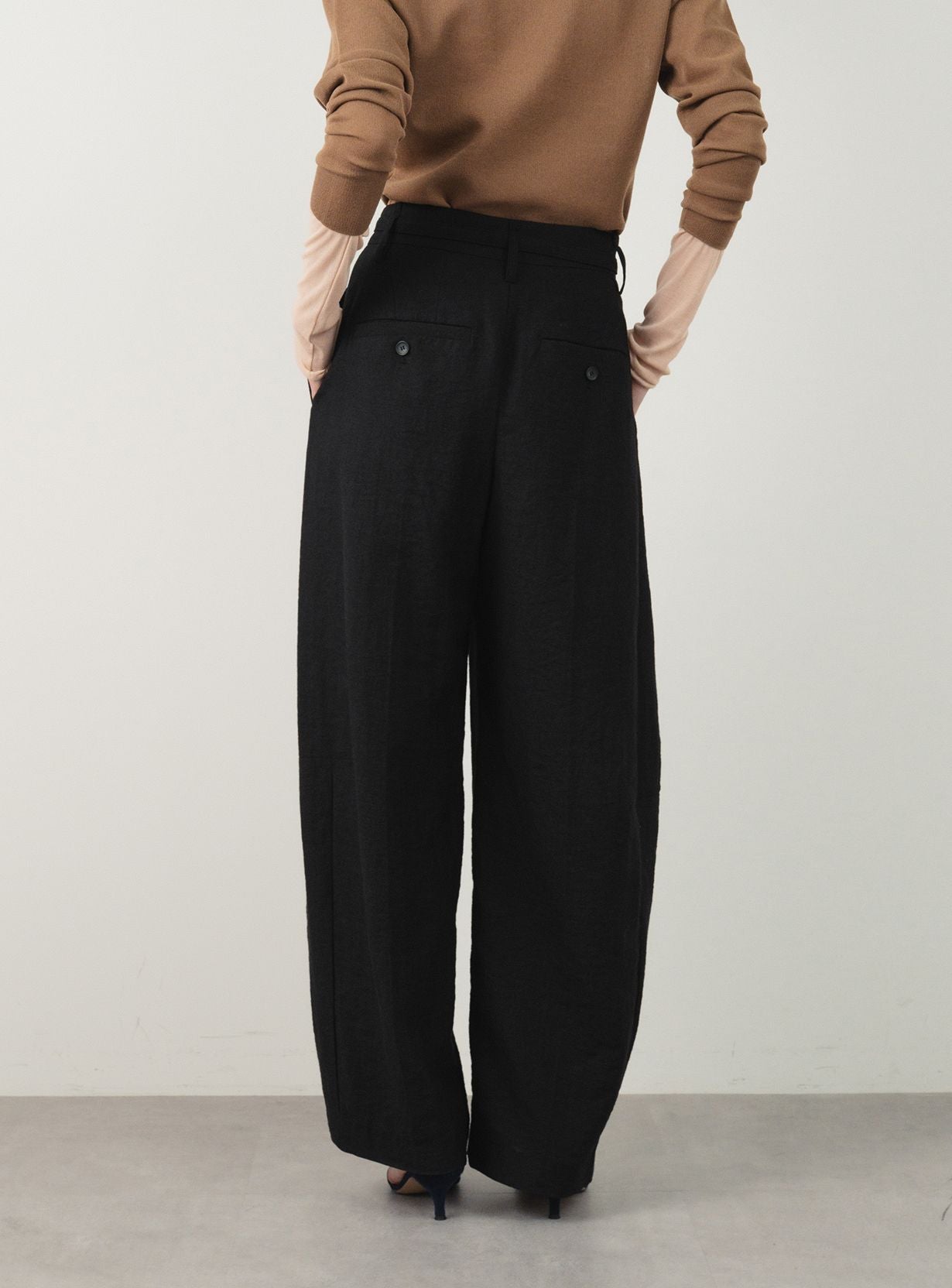 リネンレーヨンバレルパンツ