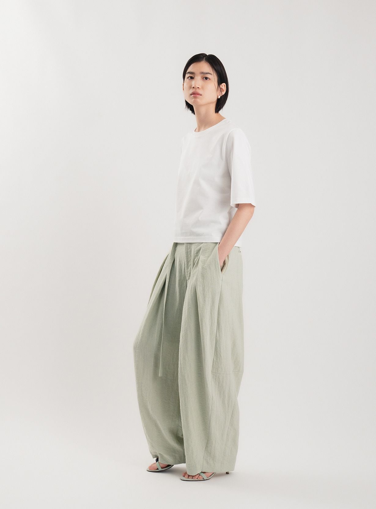 リネンレーヨンバレルパンツ