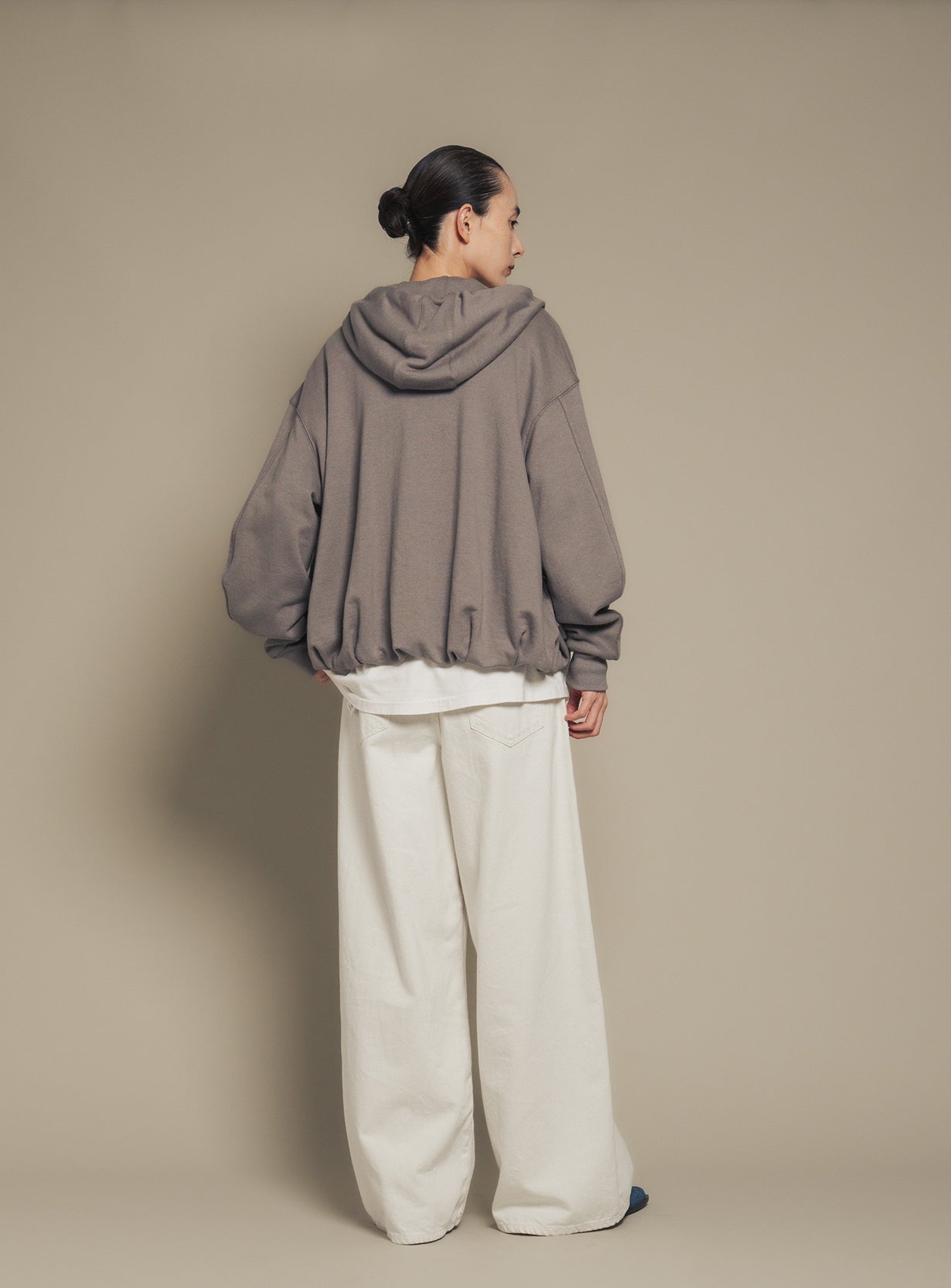 【予約商品】バルーンヘムジップフーディ