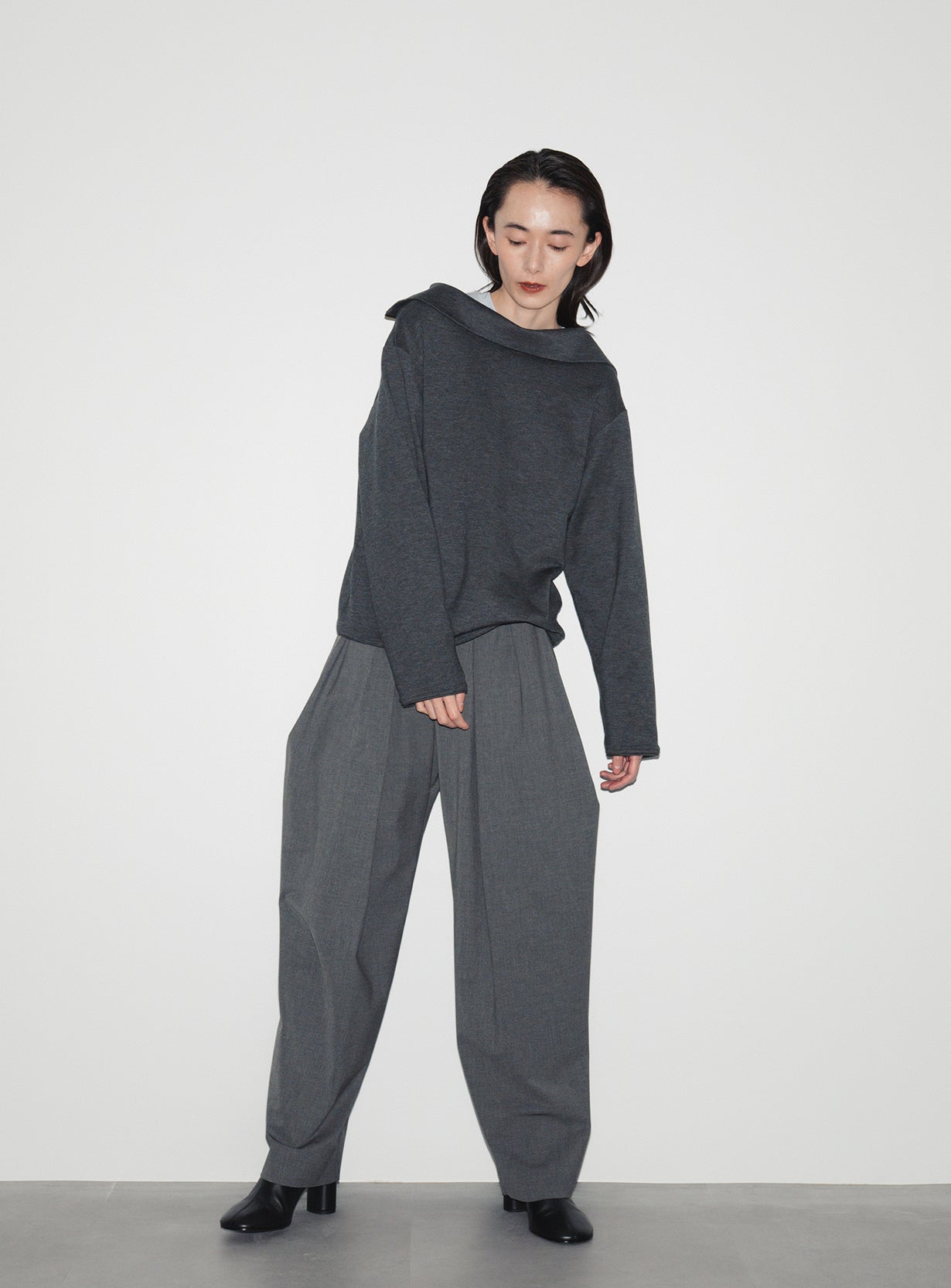 【予約商品】ベルトオーバーレイタックパンツ