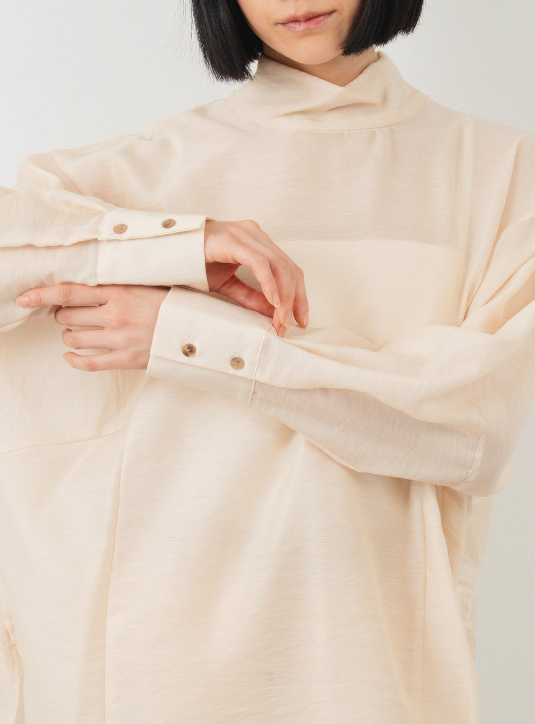 クリアスタンドネックシャツ