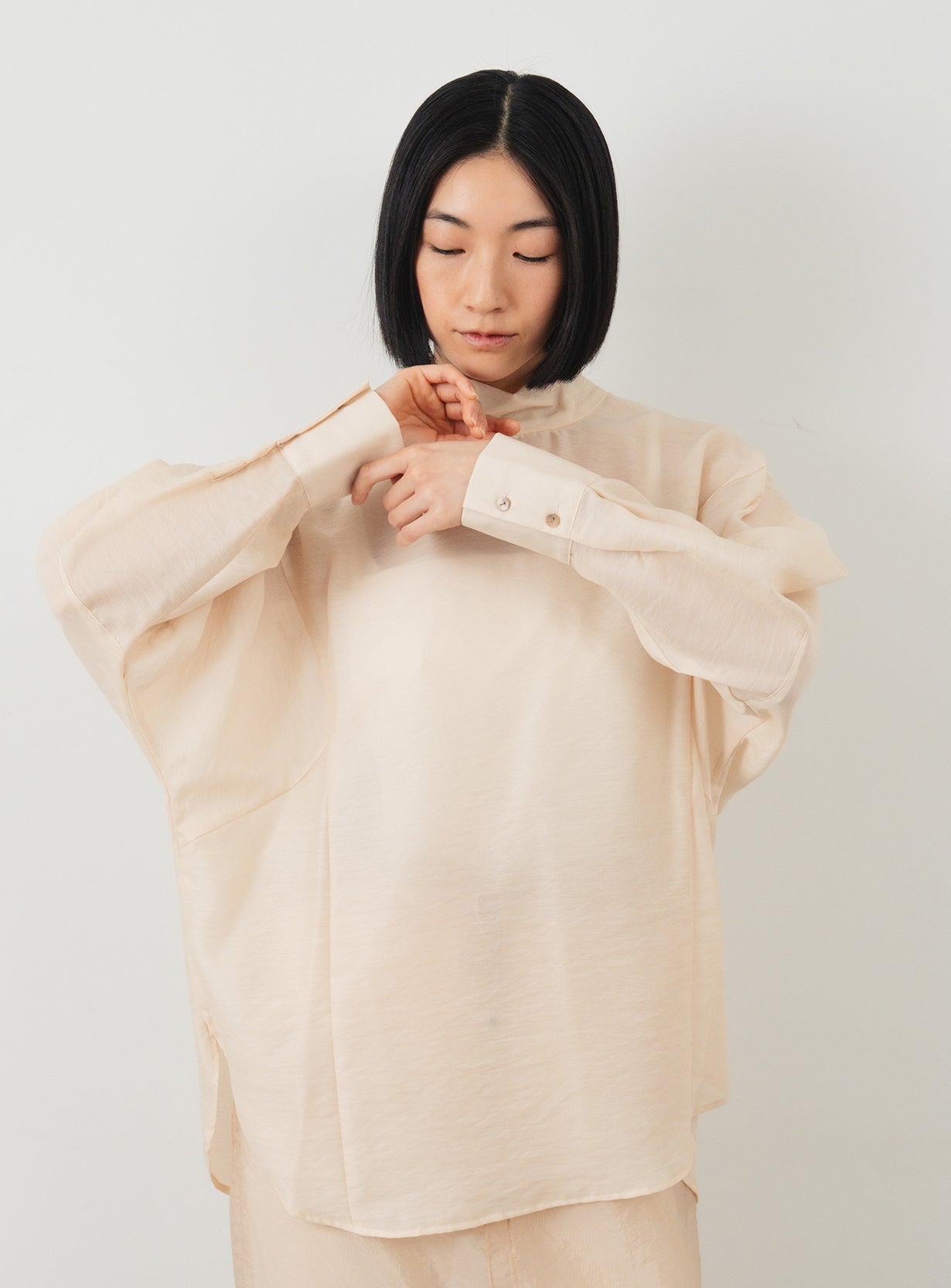 クリアスタンドネックシャツ