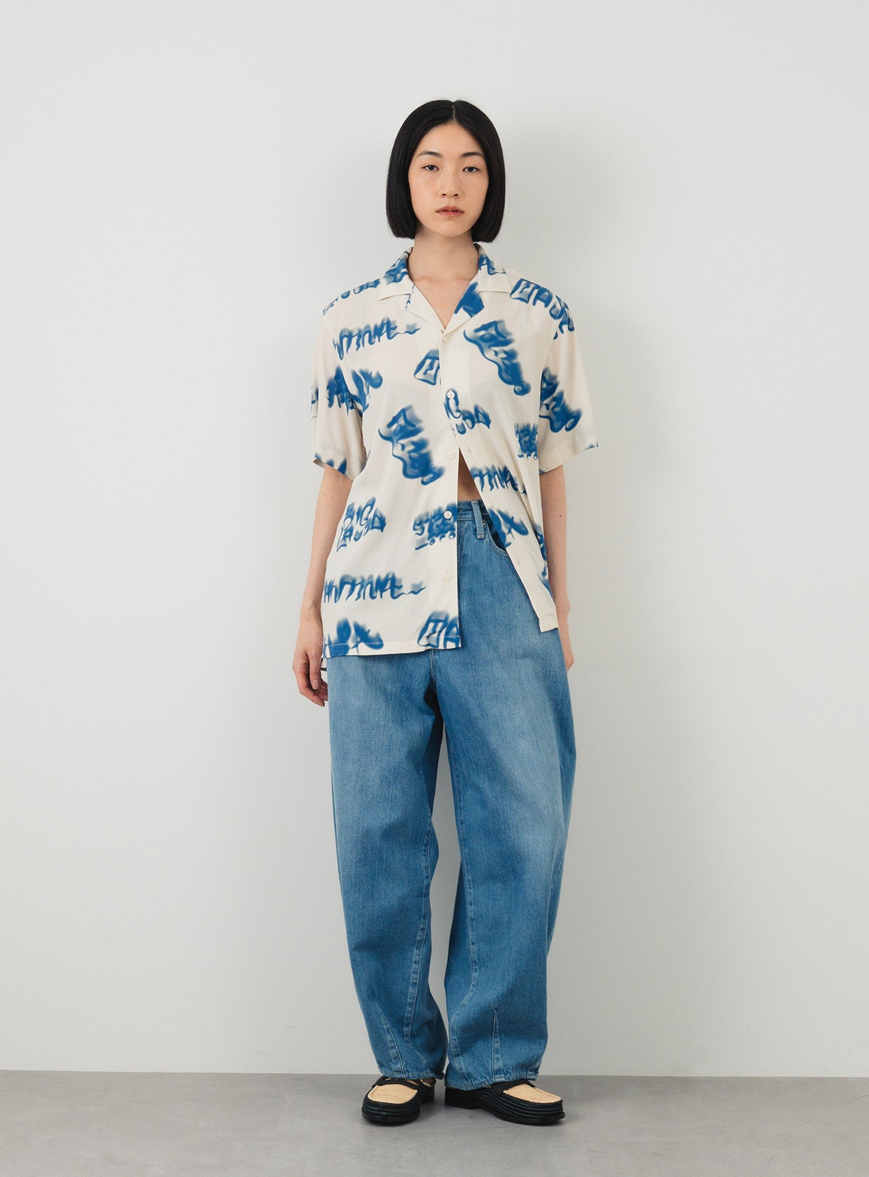 ウォッシュドデニムパンツ