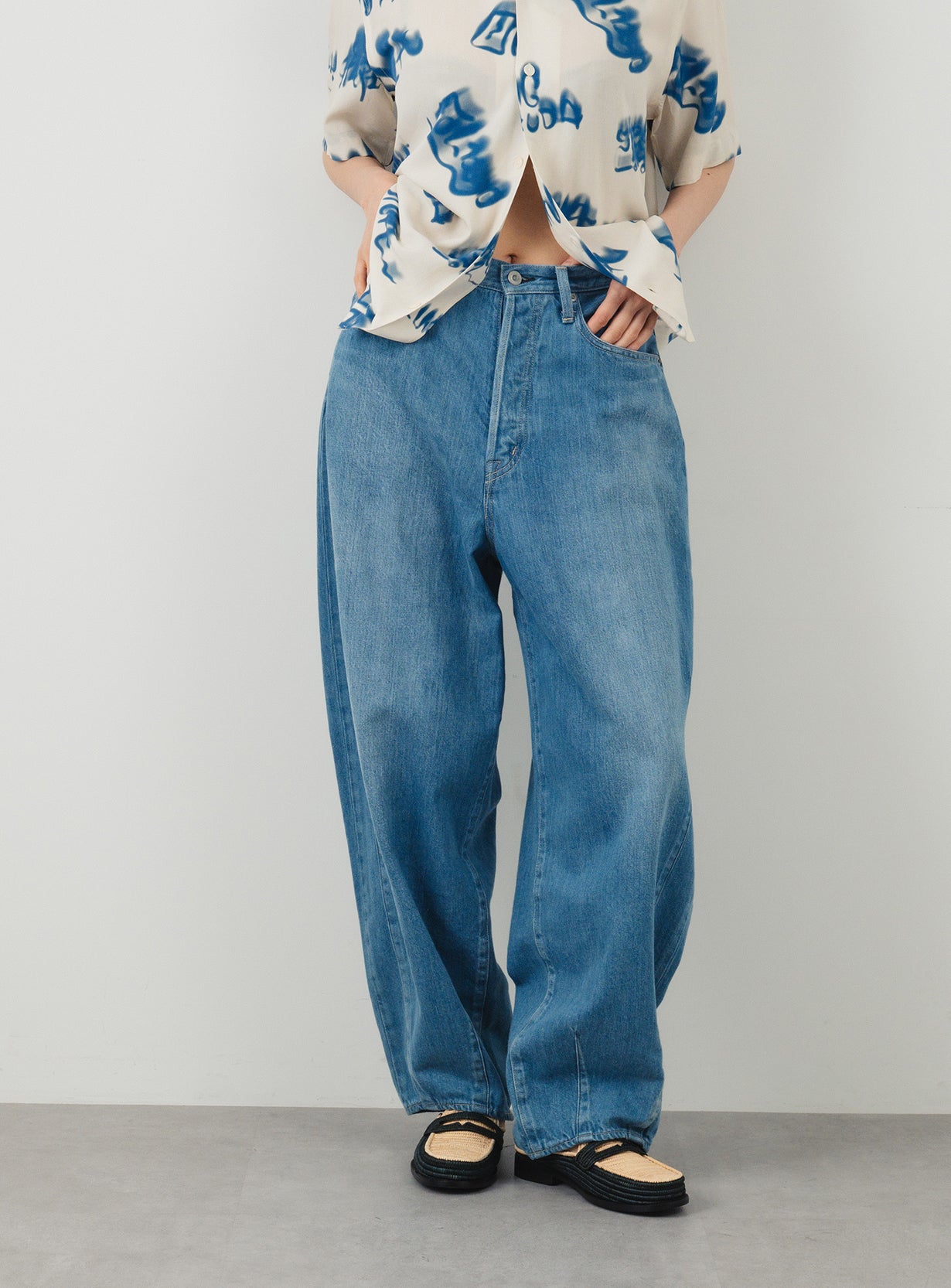 ウォッシュドデニムパンツ