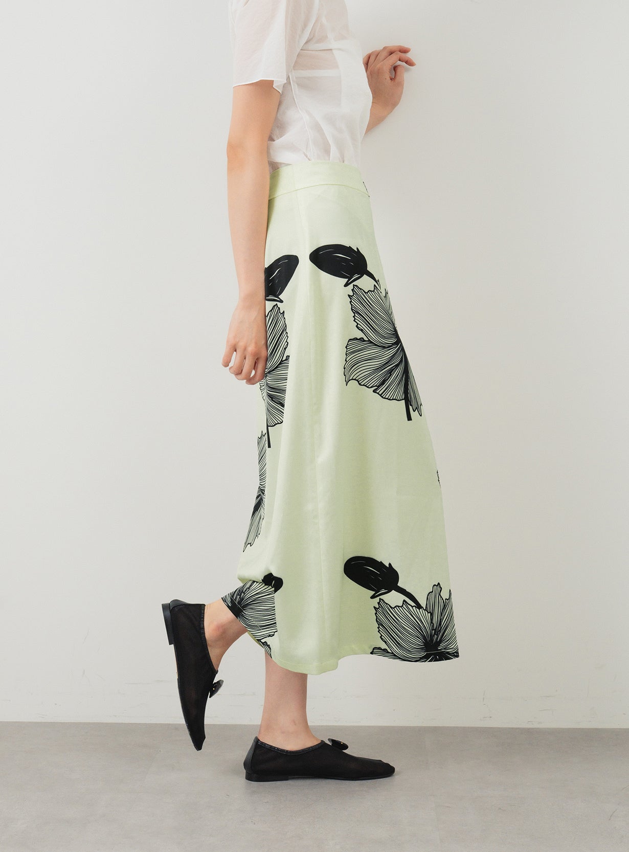 LONE SKIRT