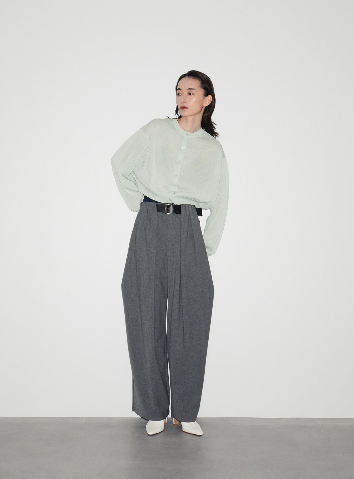 【予約商品】ベルトオーバーレイタックパンツ