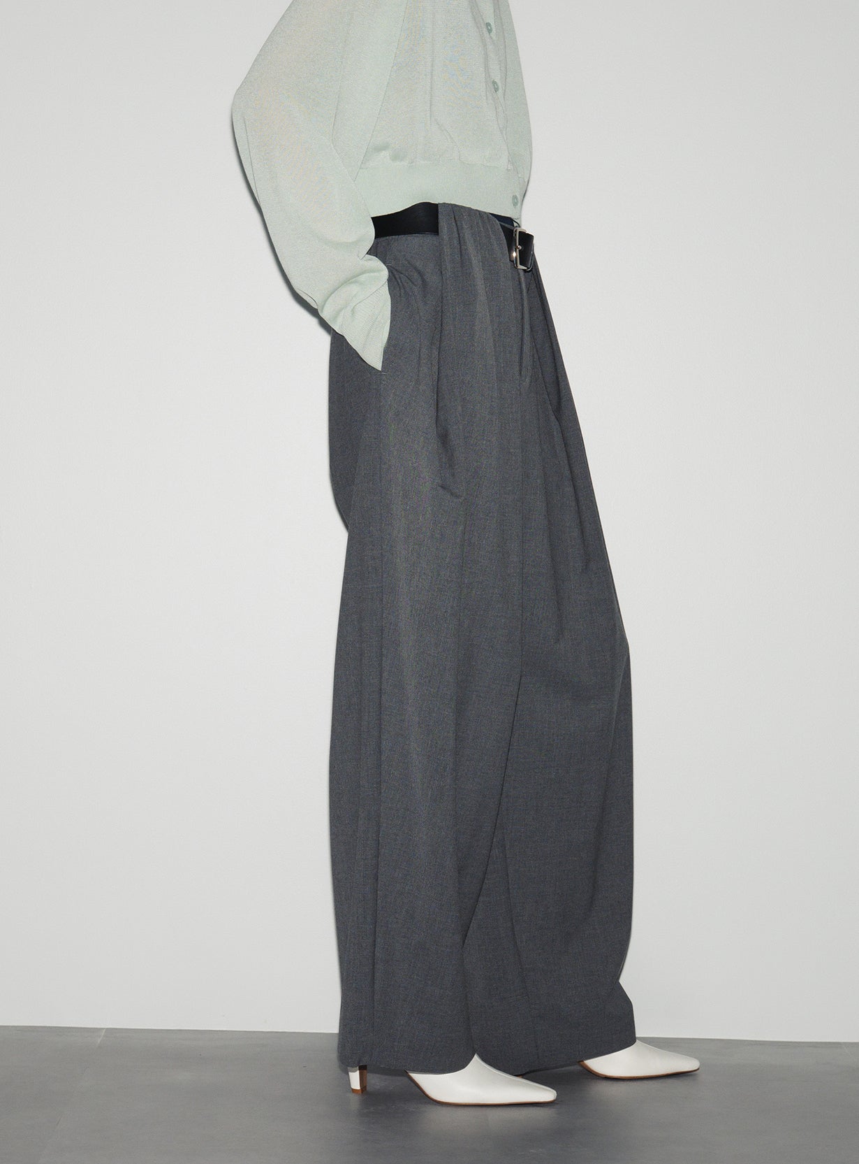 【予約商品】ベルトオーバーレイタックパンツ