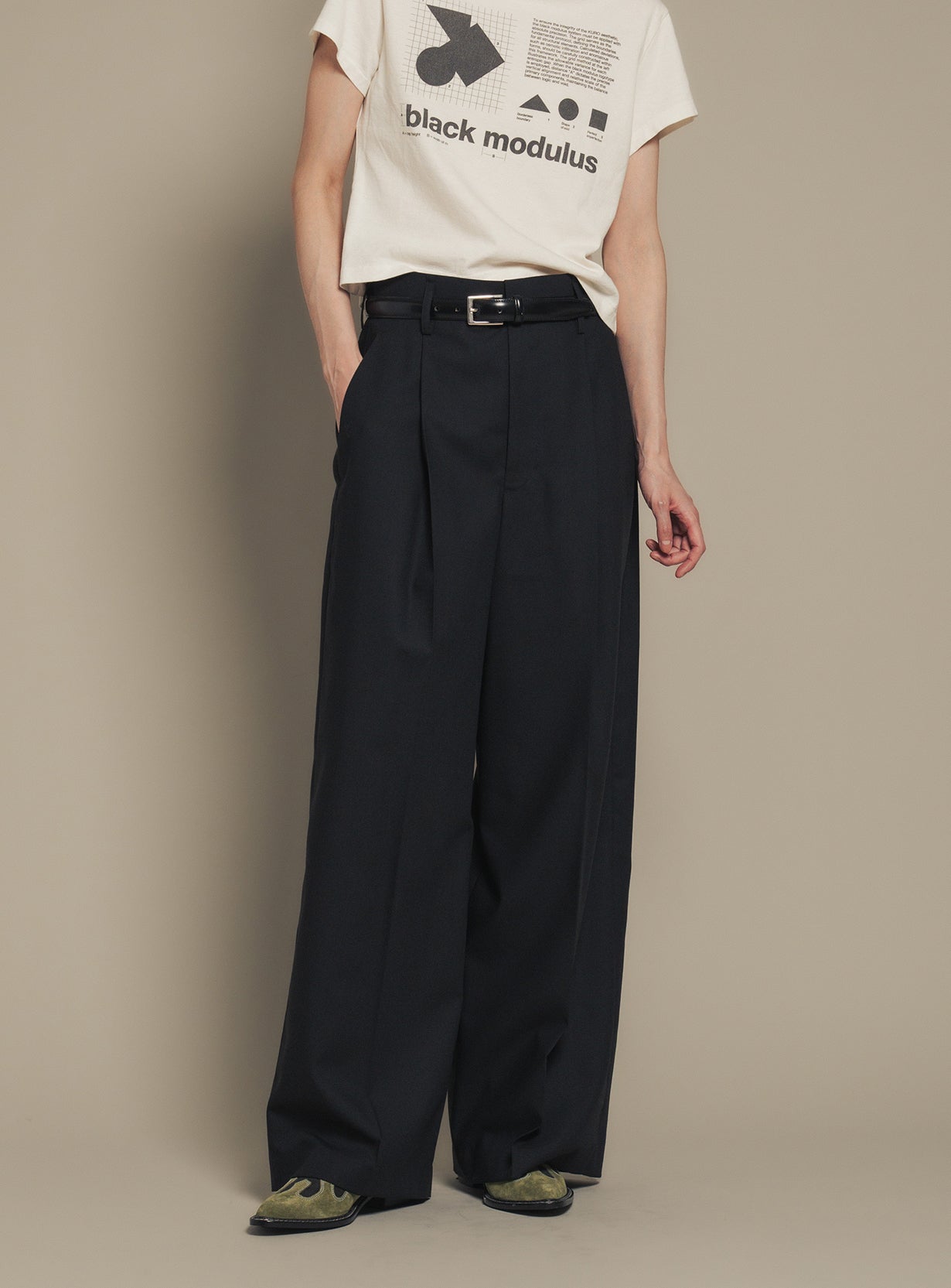 【予約商品】ストレートパンツ