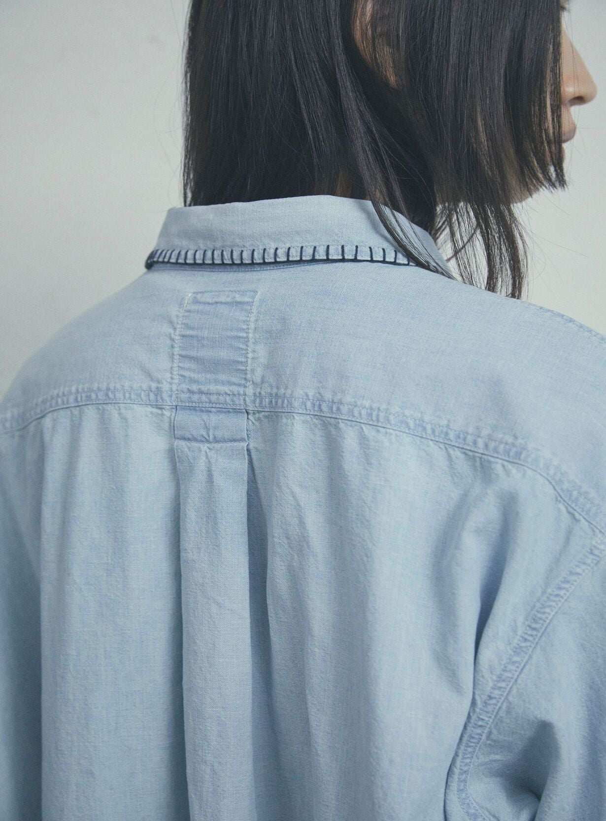 FRAMED BLANKET STITCH CHAMBRAY SHIRT