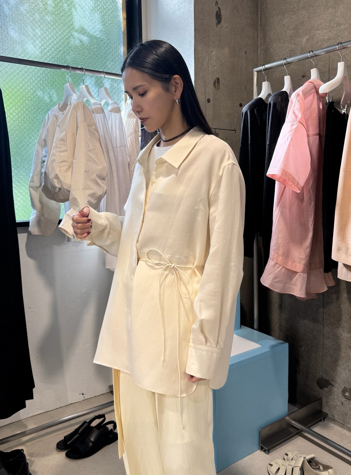 ｒバックスリットシャツ
