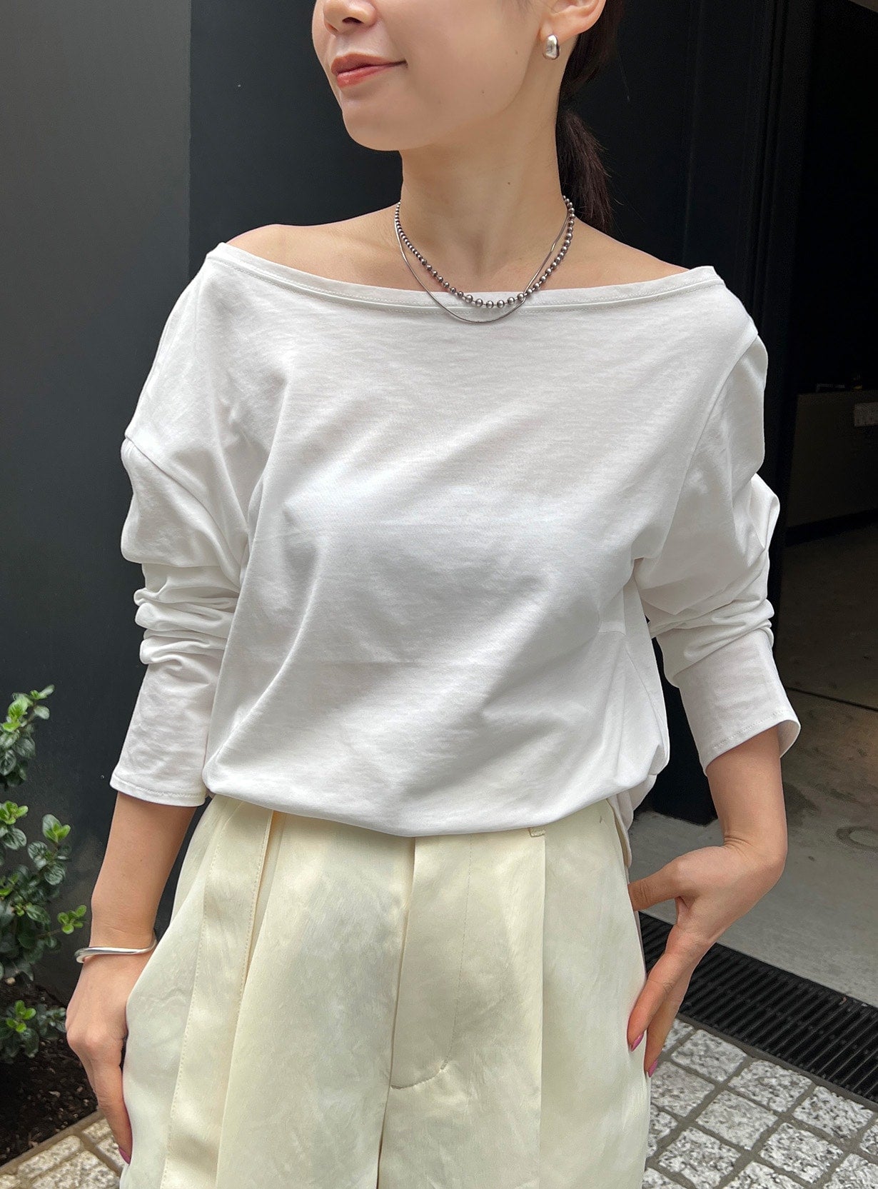 オフショルダープルオーバー