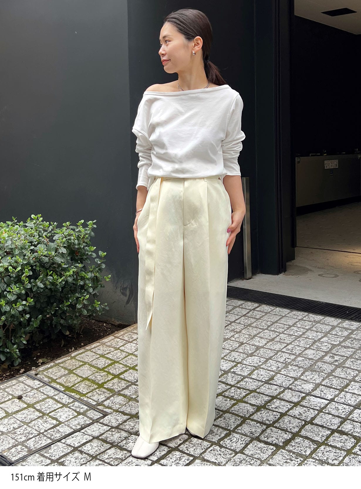 オフショルダープルオーバー