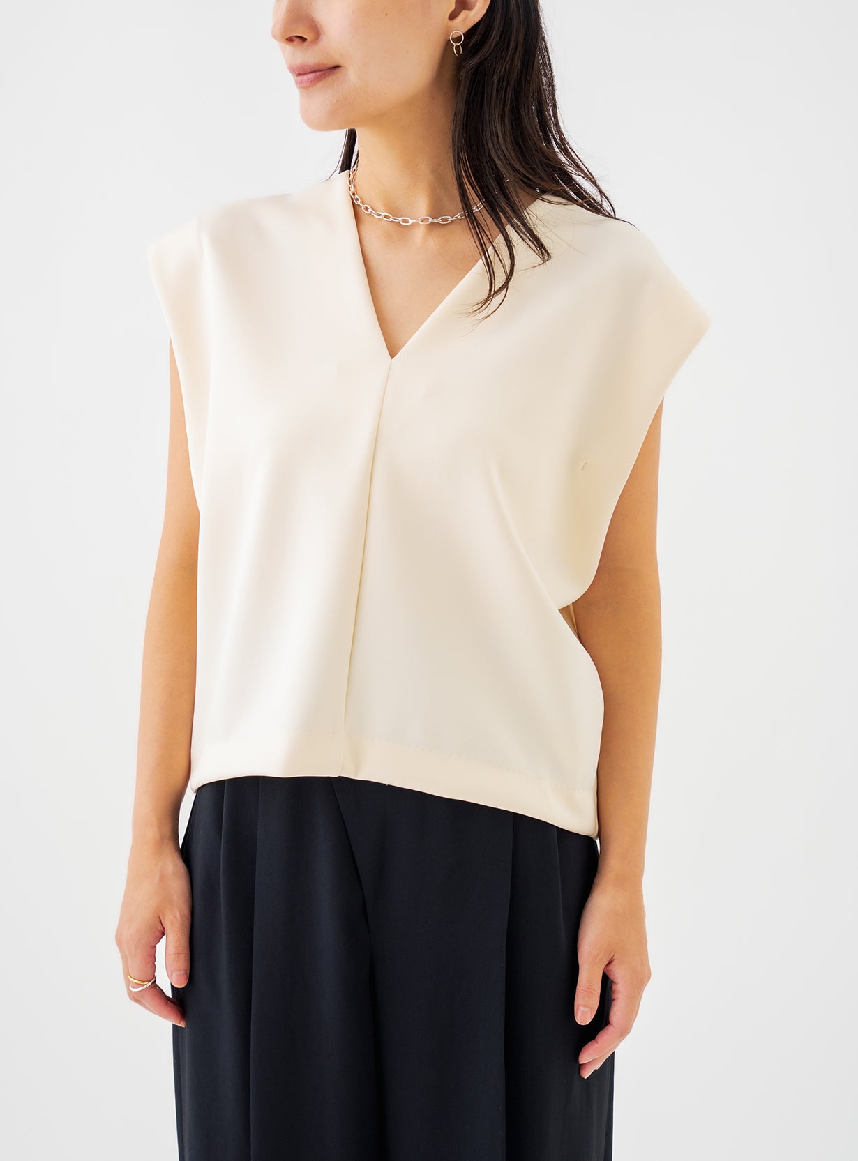 ノースリーブVトップス