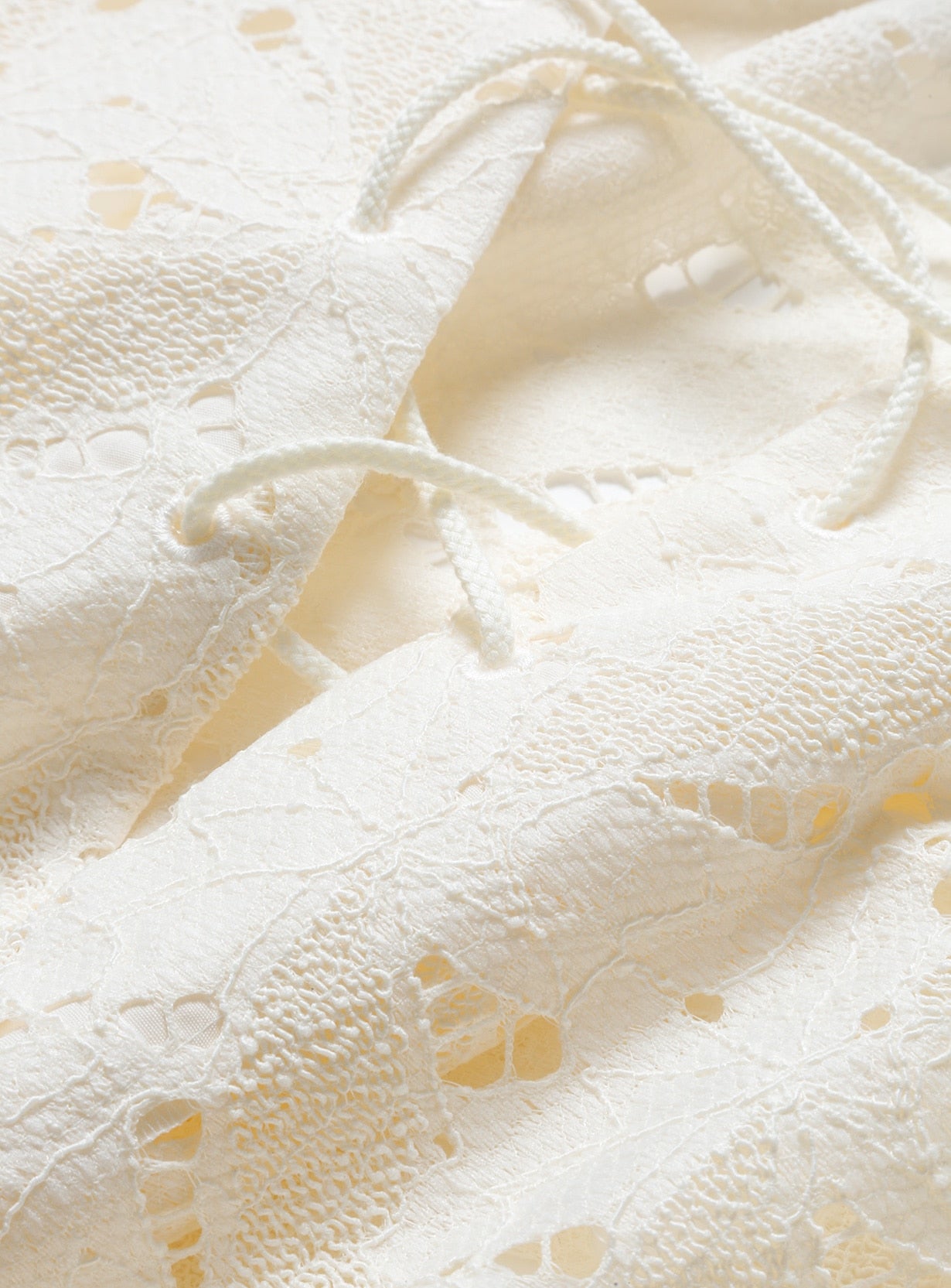 レースアップブラウス