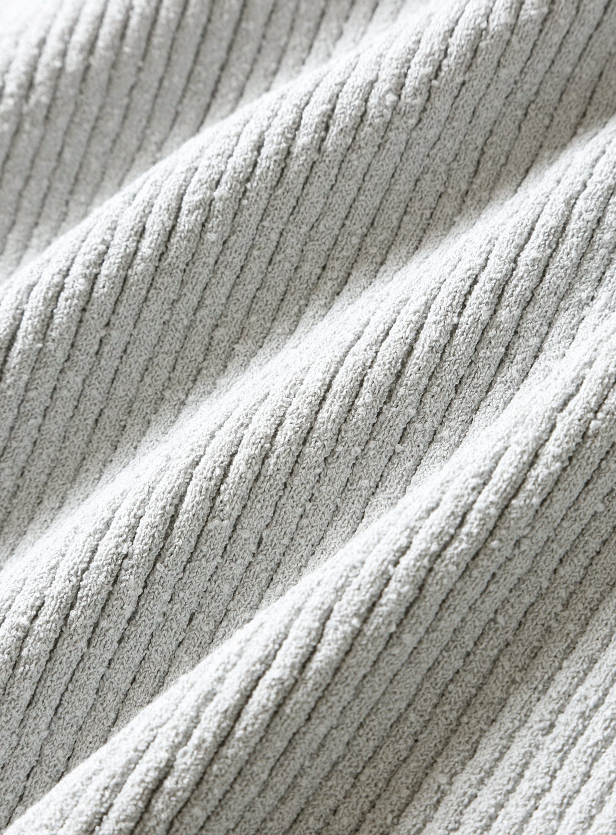 カーブネックニットプルオーバー