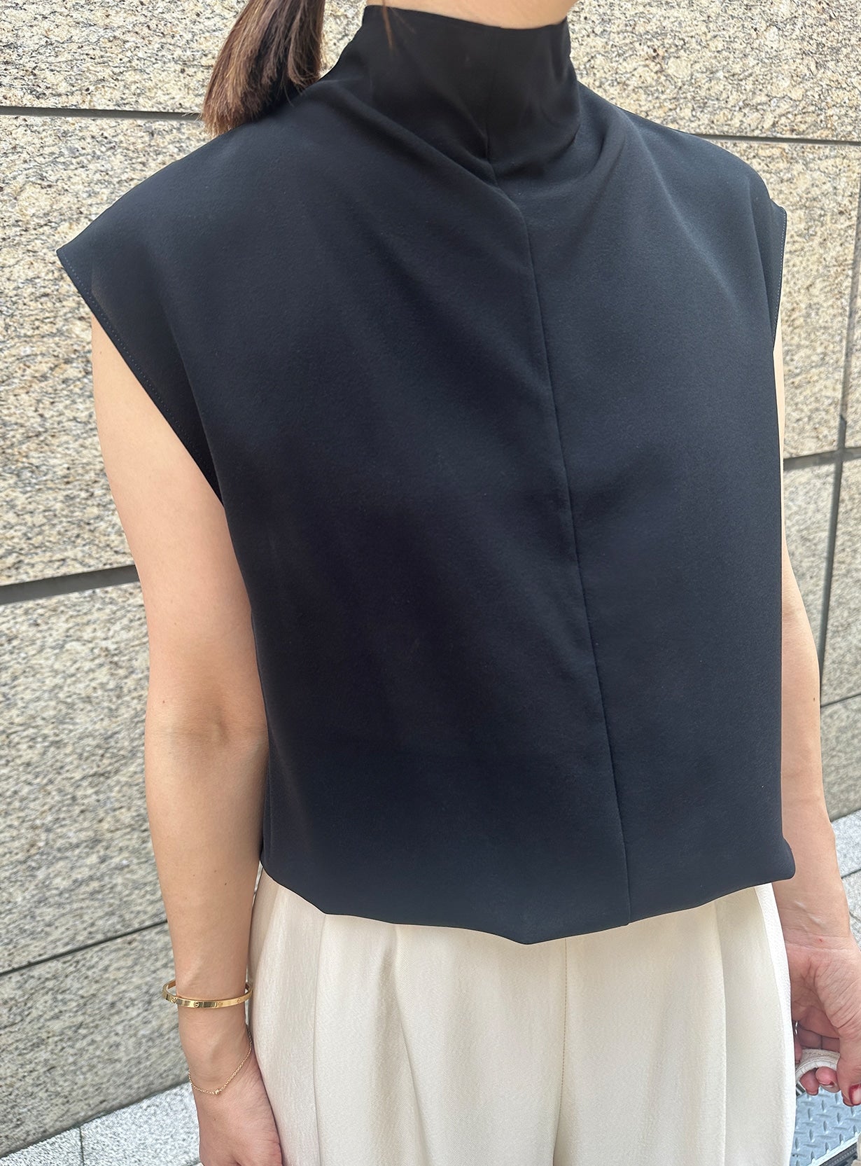 セミスタンドノースリシャツ