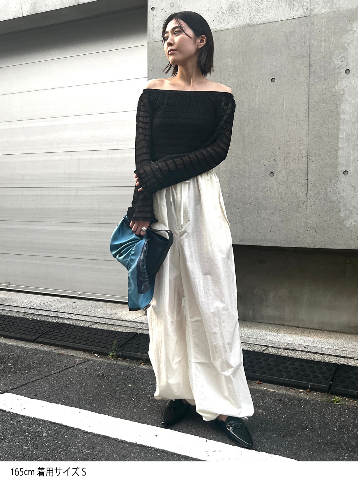 オフショルダートップス