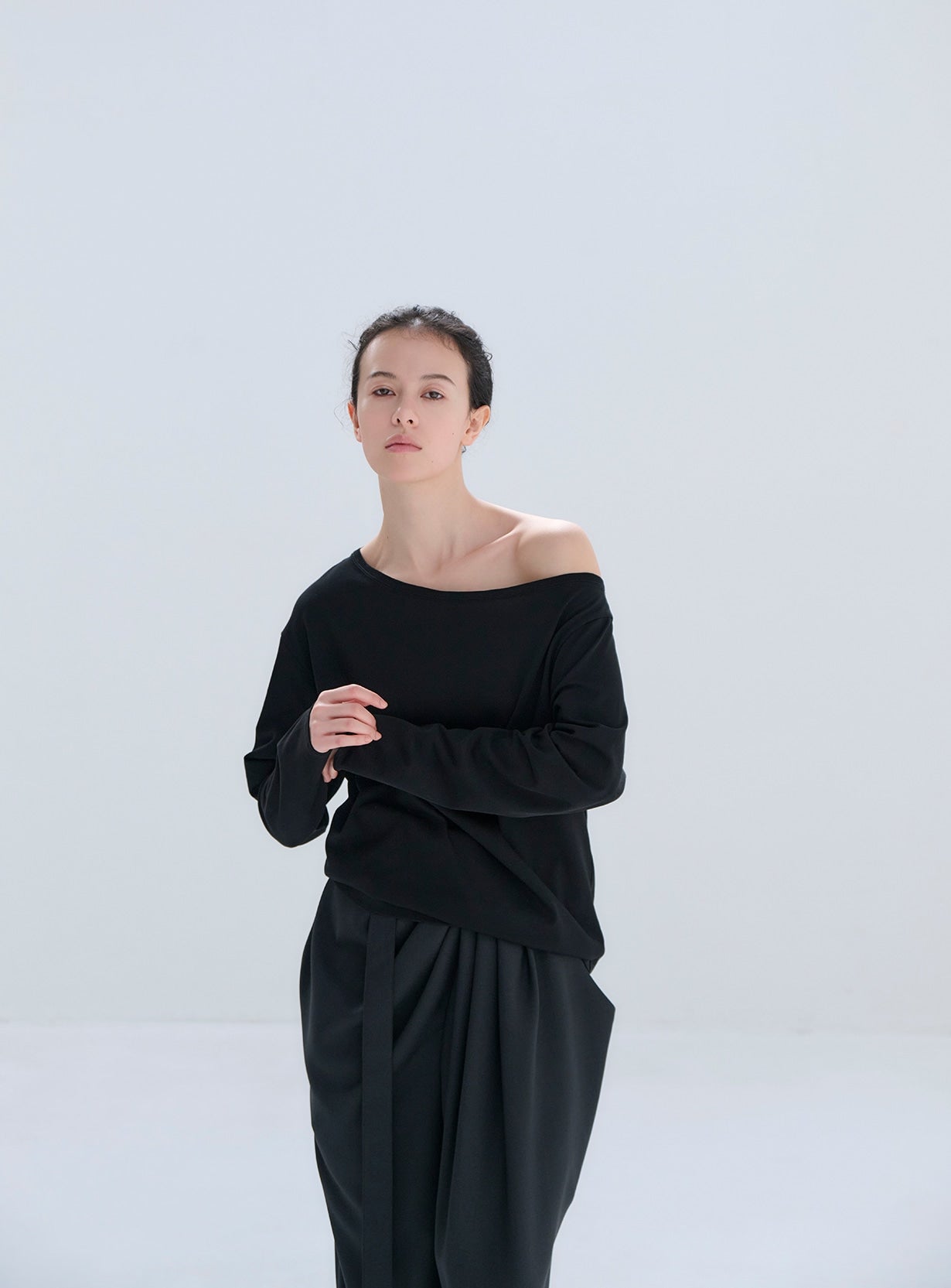 オフショルダープルオーバー