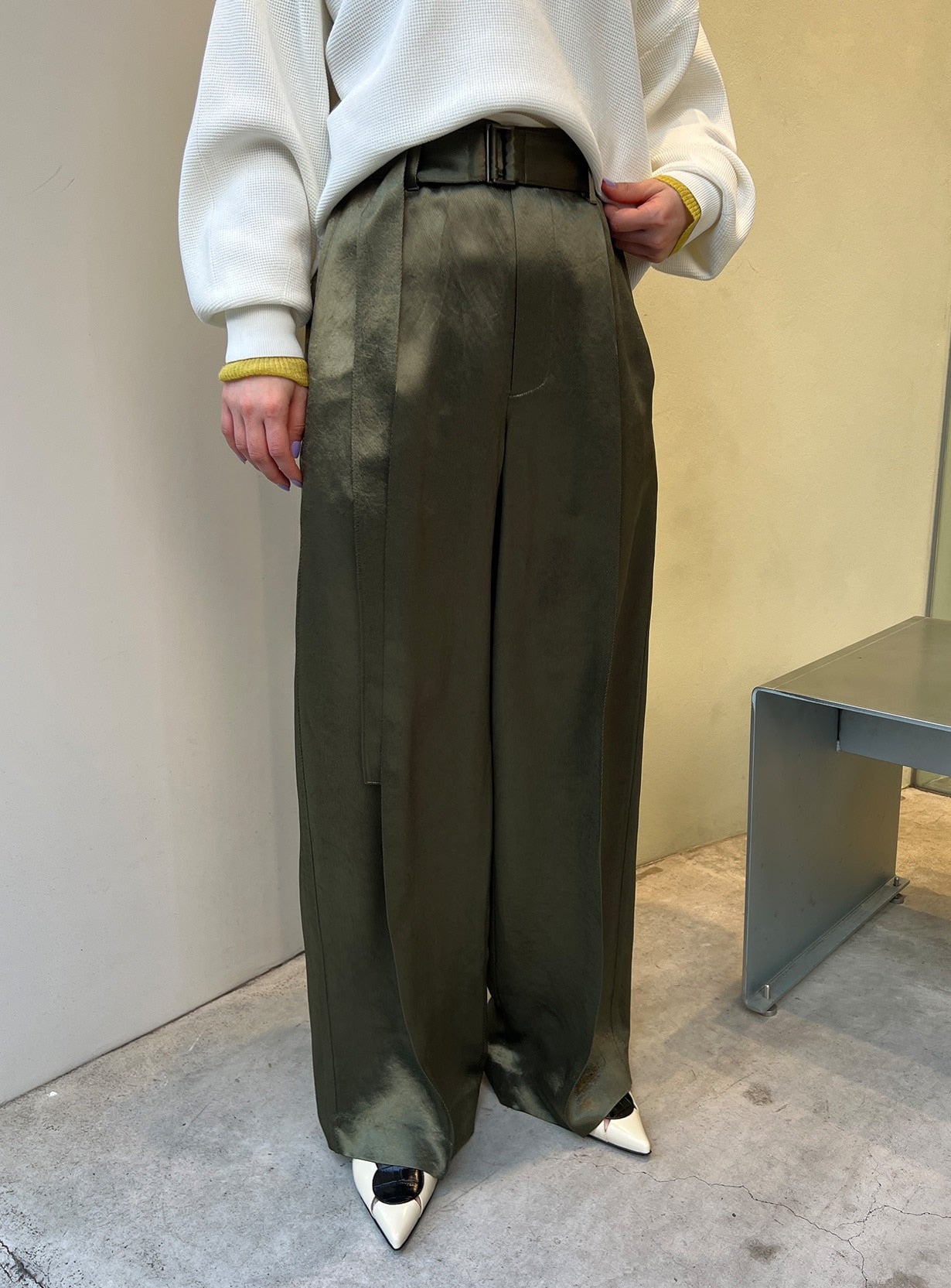 ベルテッドストレートパンツ