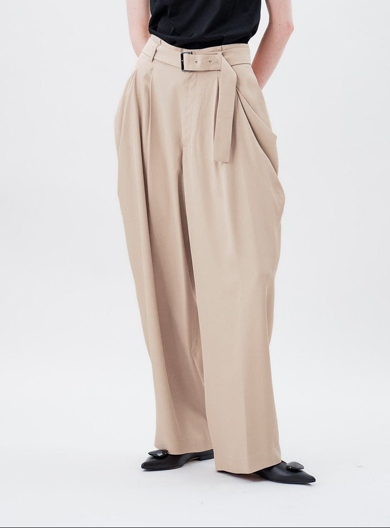 ドレープパンツ