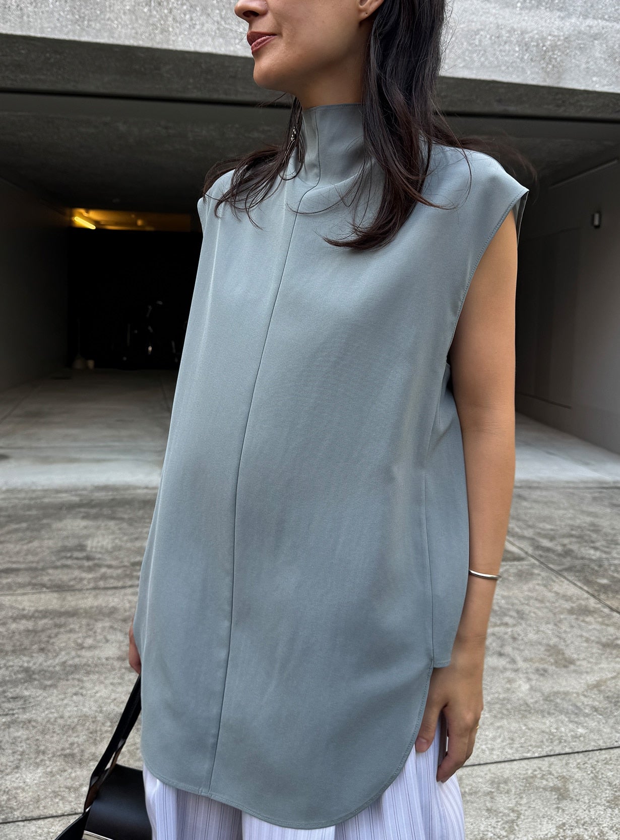 セミスタンドノースリシャツ