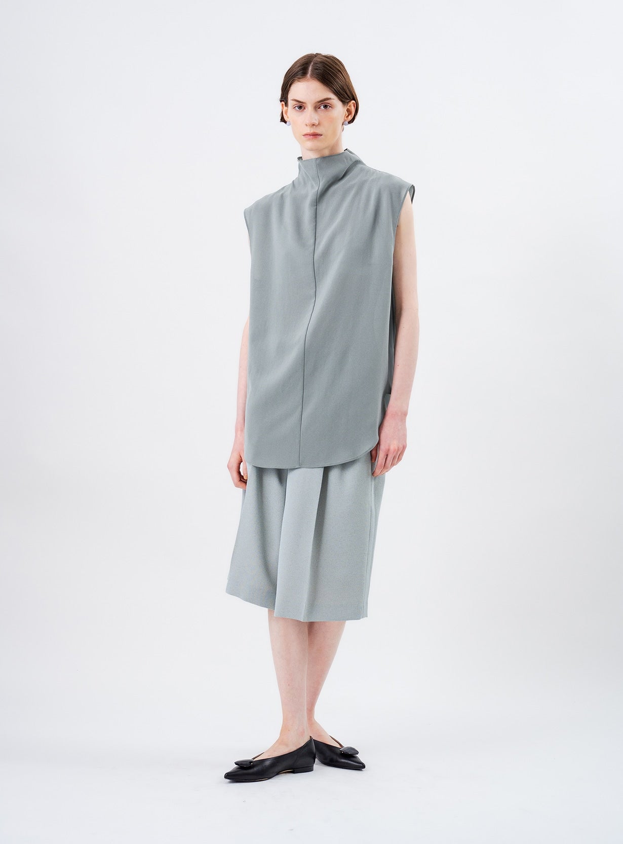 セミスタンドノースリシャツ