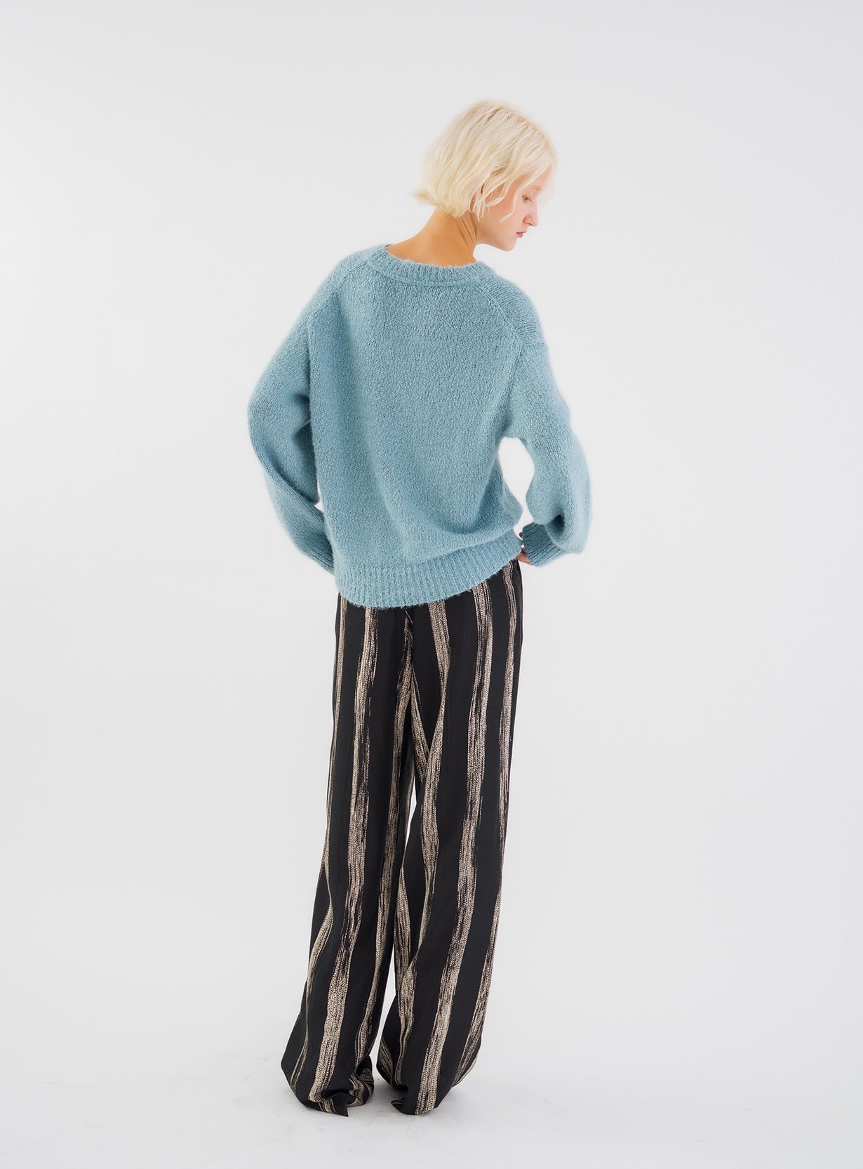 スラブリリーフェザープルオーバー