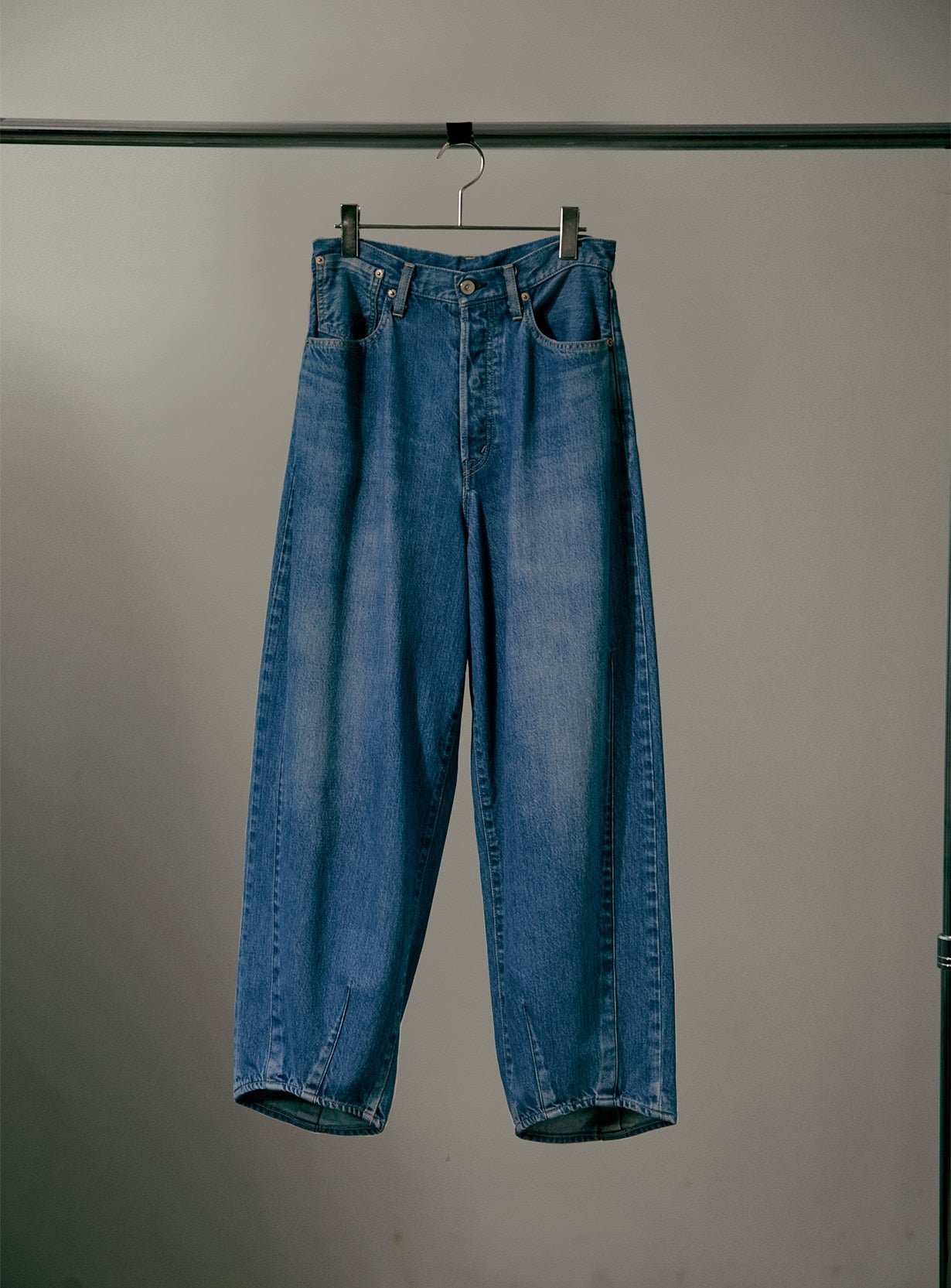 ウォッシュドデニムパンツ