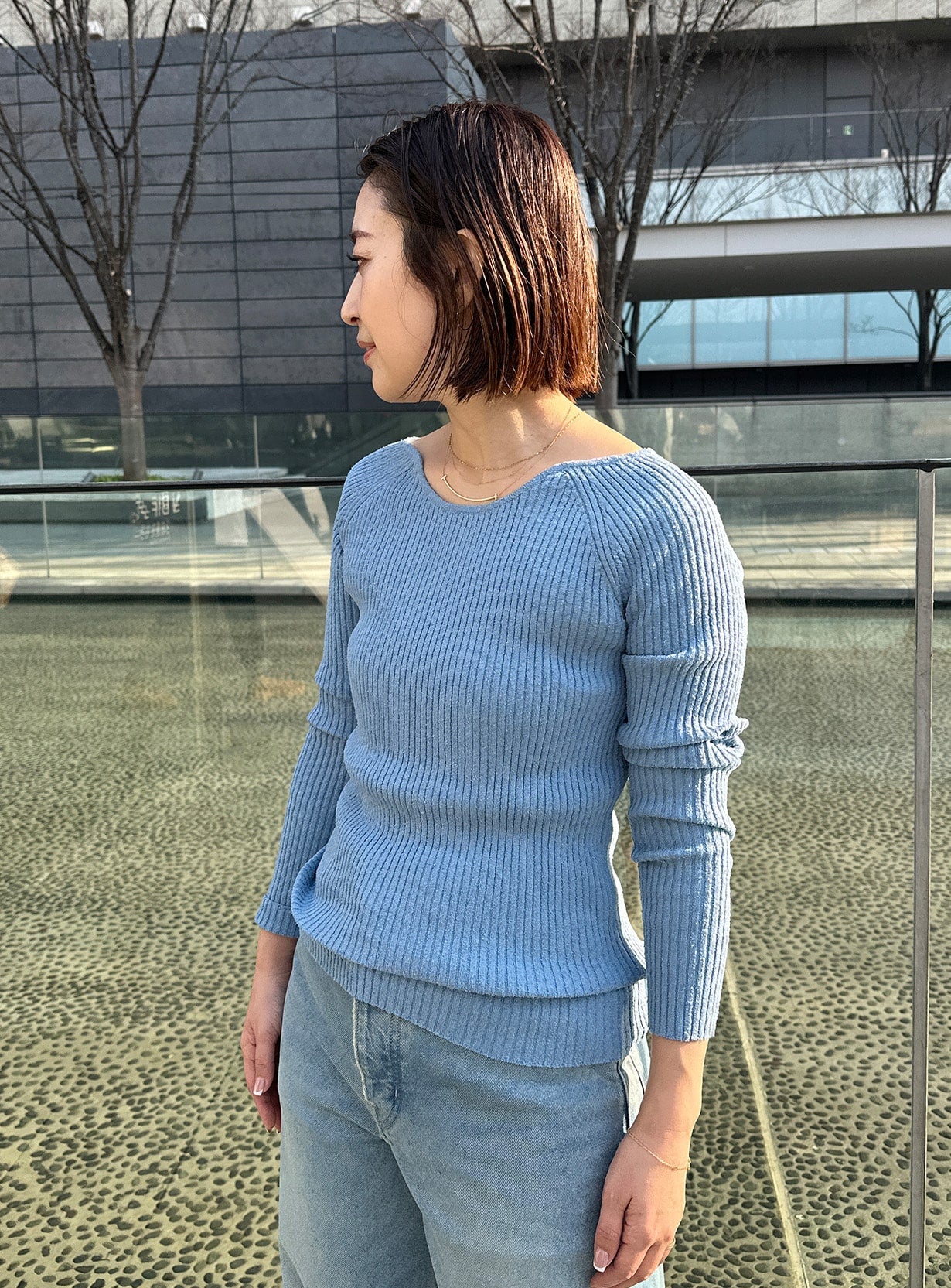 カーブネックニットプルオーバー