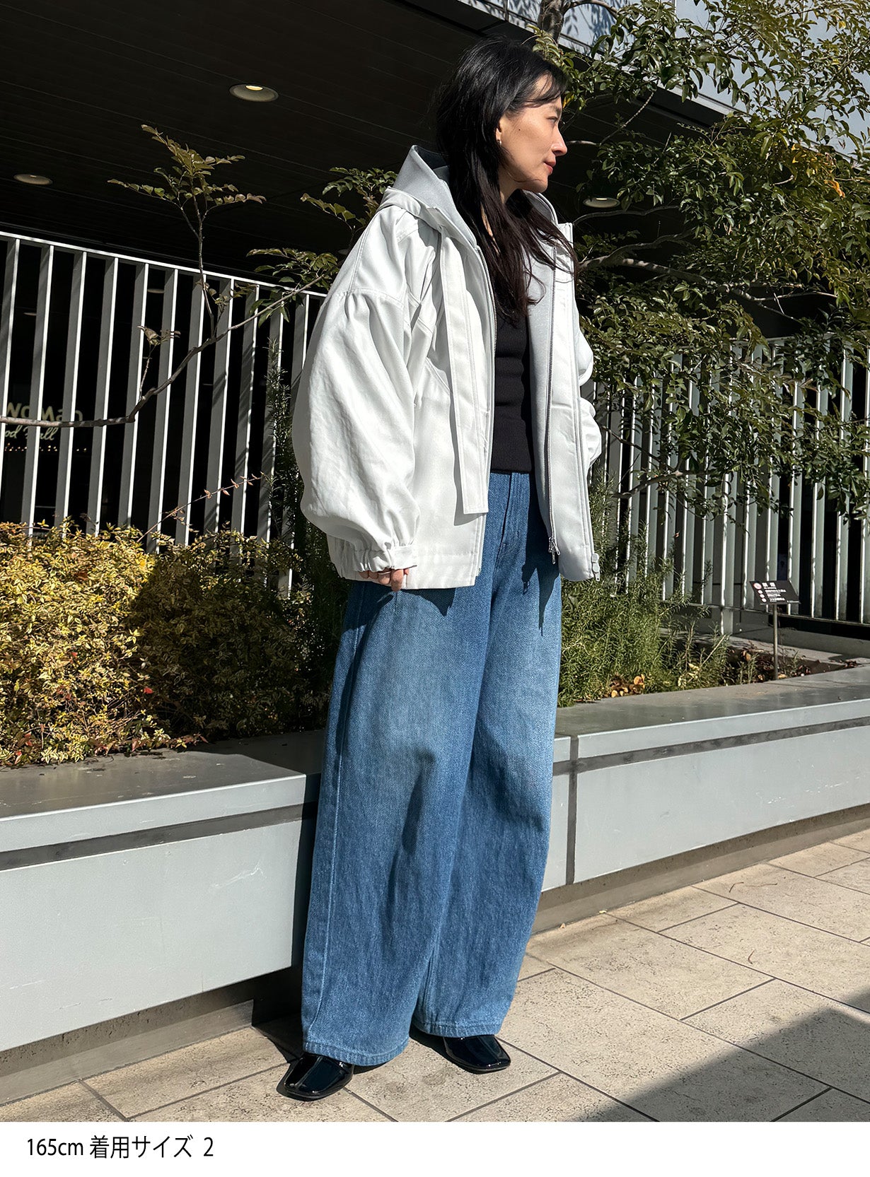 新品アメリヴィンテージ　ボリュームギャザージップアップフーディー/ブラック Ameri（アメリ）の「VOLUME GATHERED ZIP UP HOODIE（パーカー）」 - WEAR